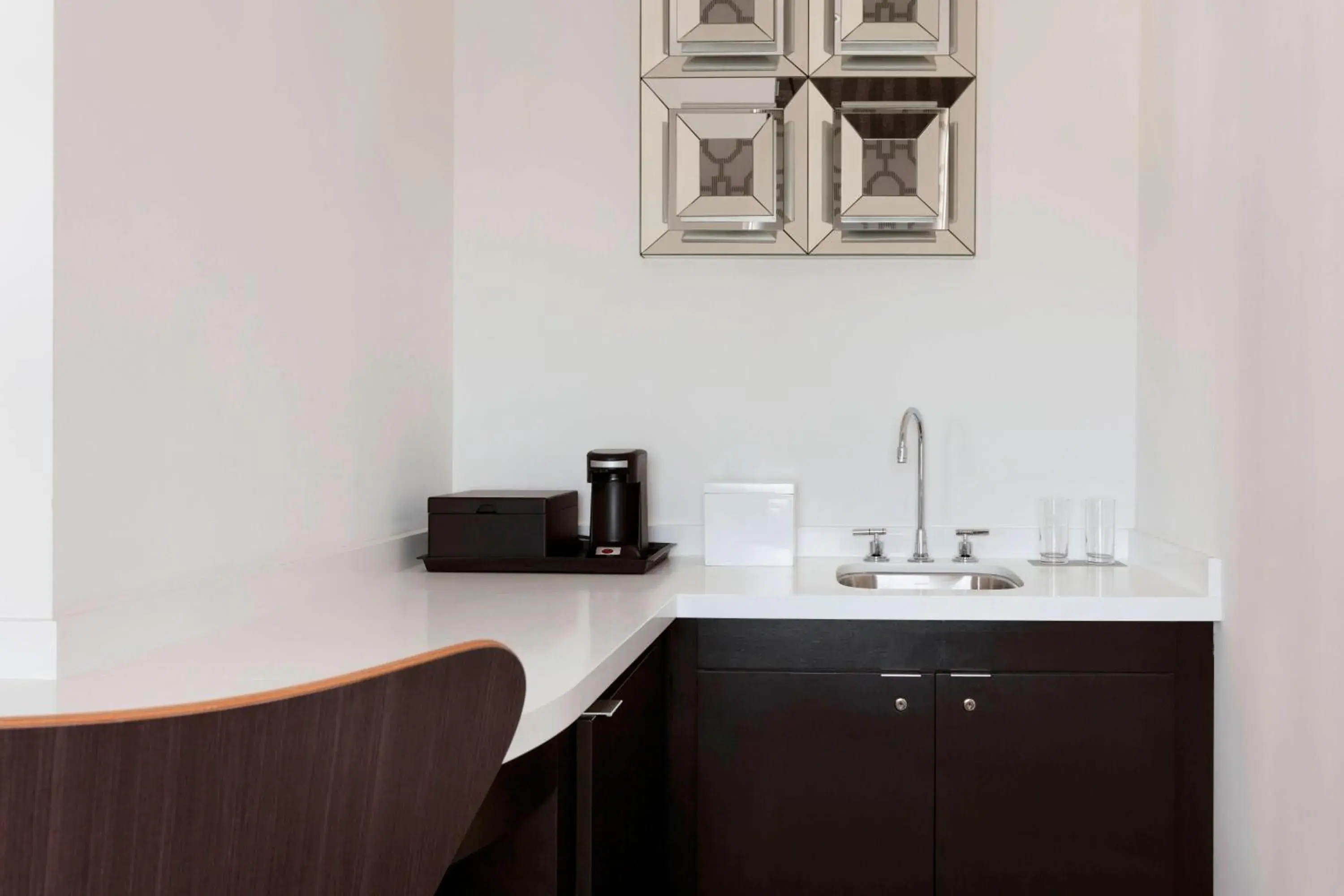 Lounge or bar in Renaissance Cincinnati Downtown Hotel Lounge or bar in Renaissance Cincinnati Downtown Hotel