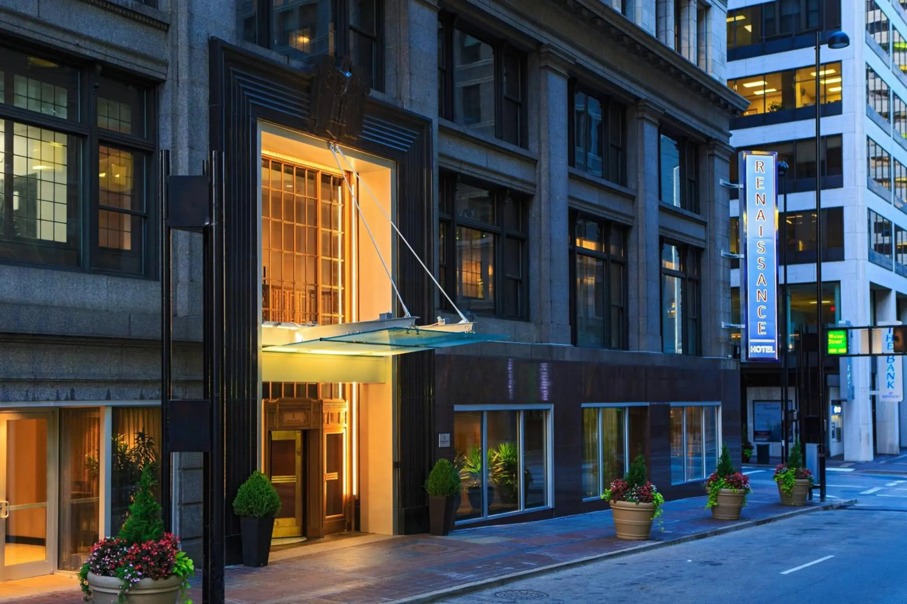 Property building in Renaissance Cincinnati Downtown Hotel Property building in Renaissance Cincinnati Downtown Hotel
