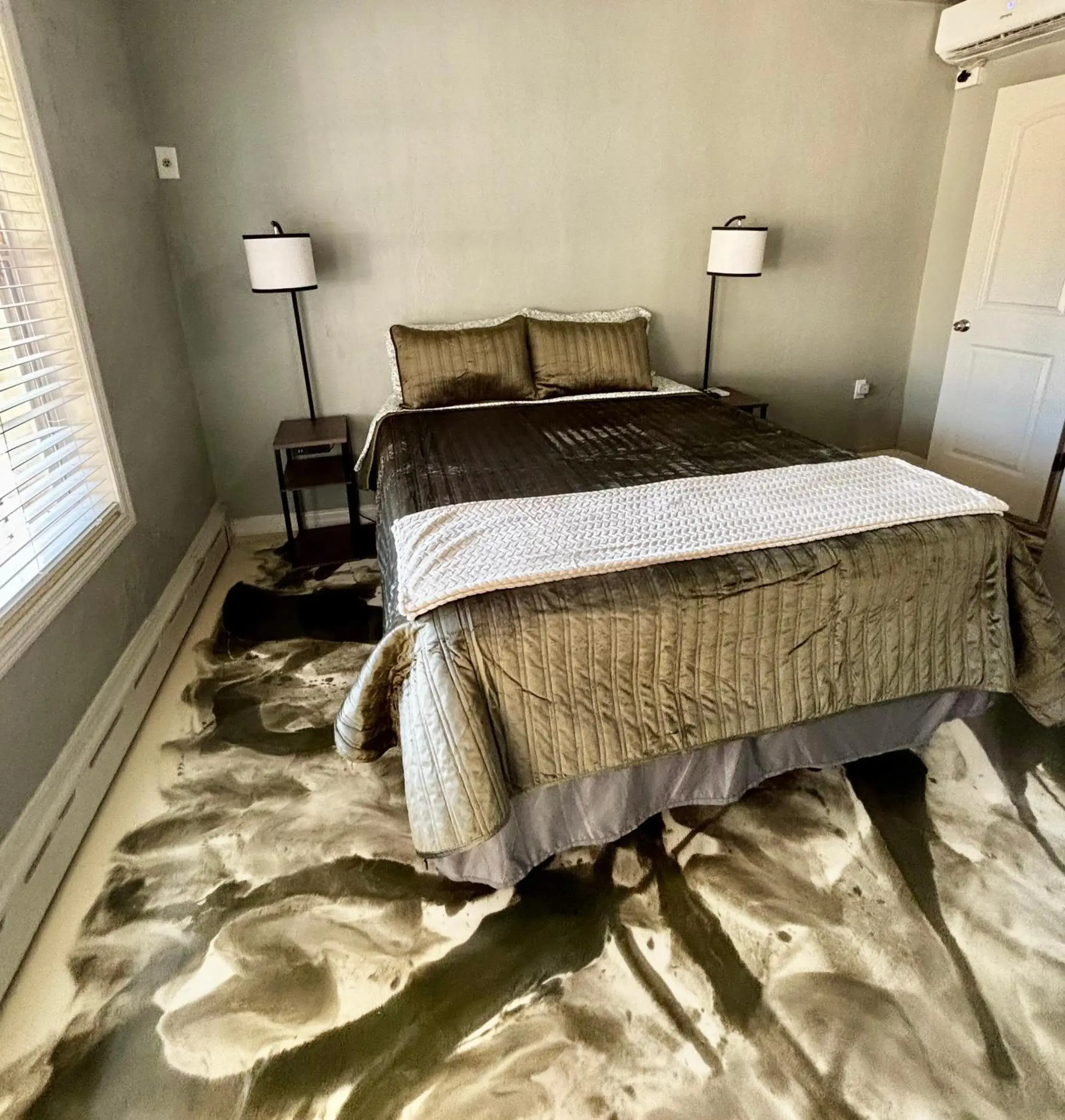 Bed in Shamrock Cove Inn Bed in Shamrock Cove Inn