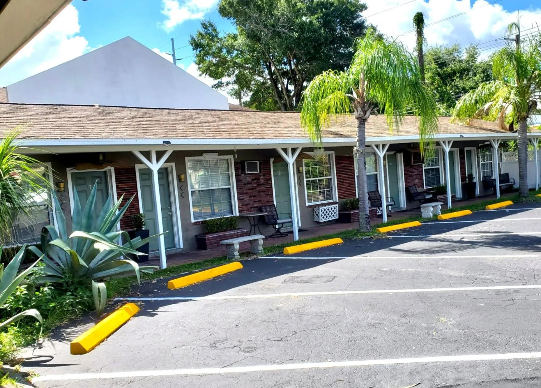 Property building in Shamrock Cove Inn