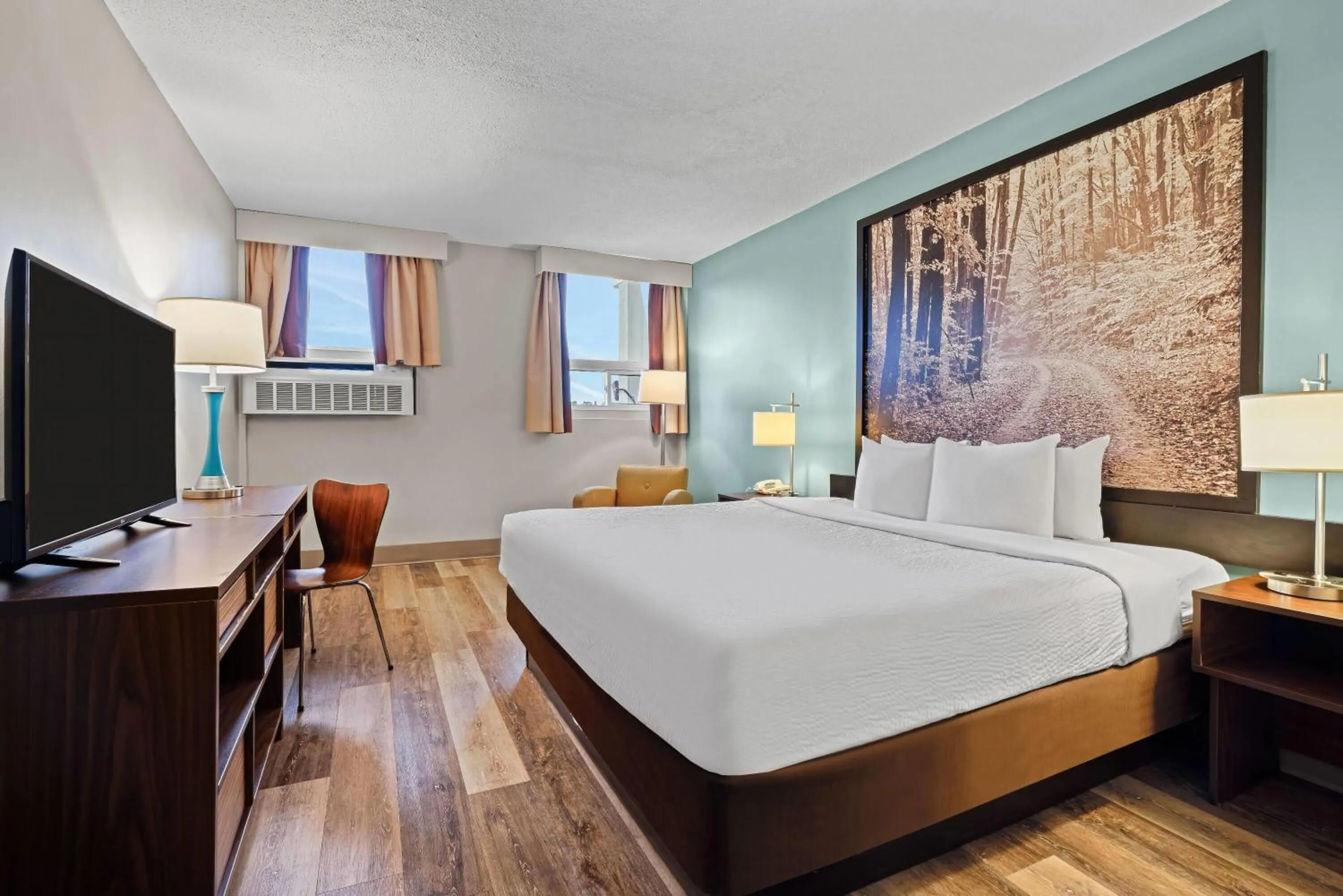 Bed in Super 8 by Wyndham Thunder Bay