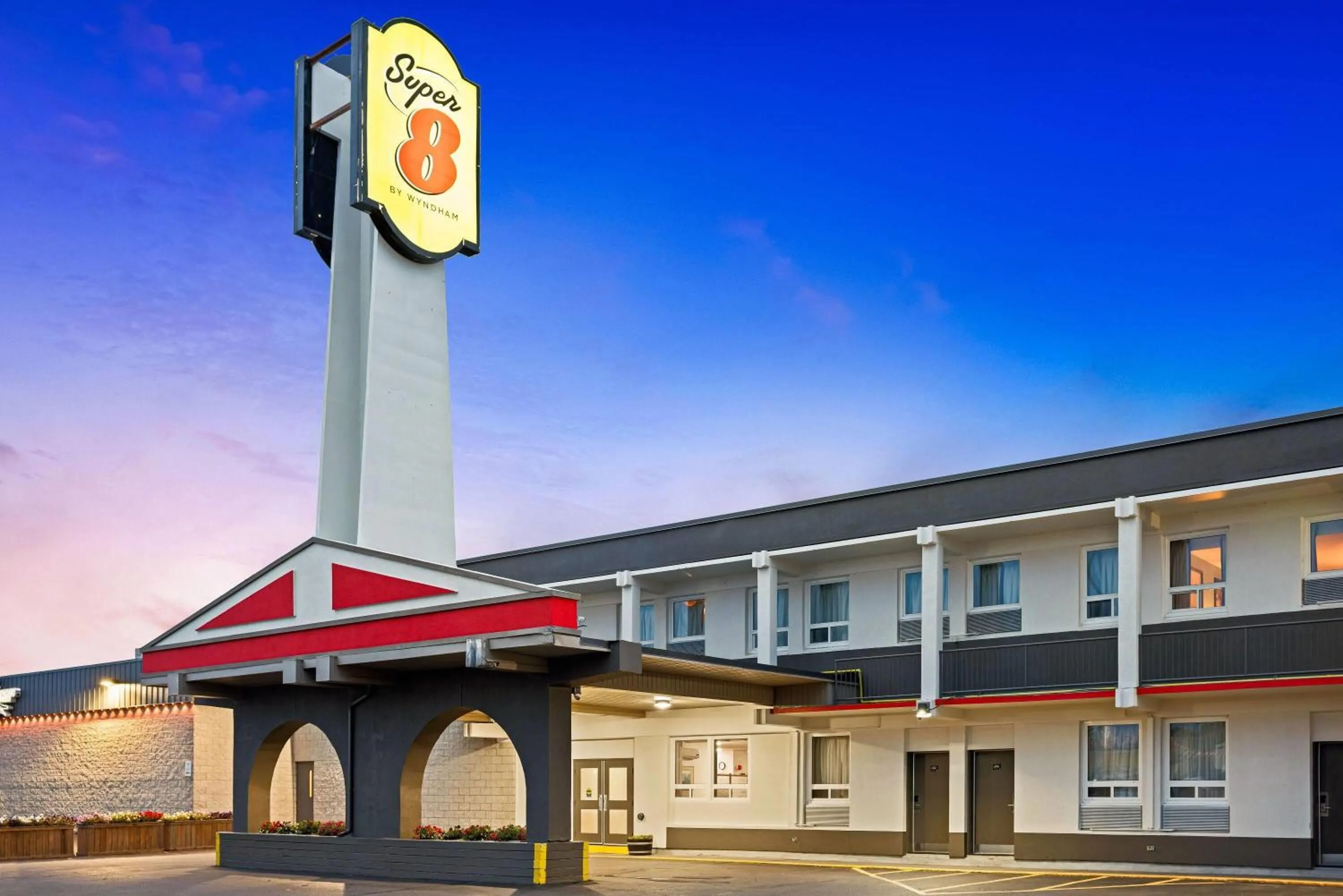 Property building in Super 8 by Wyndham Thunder Bay