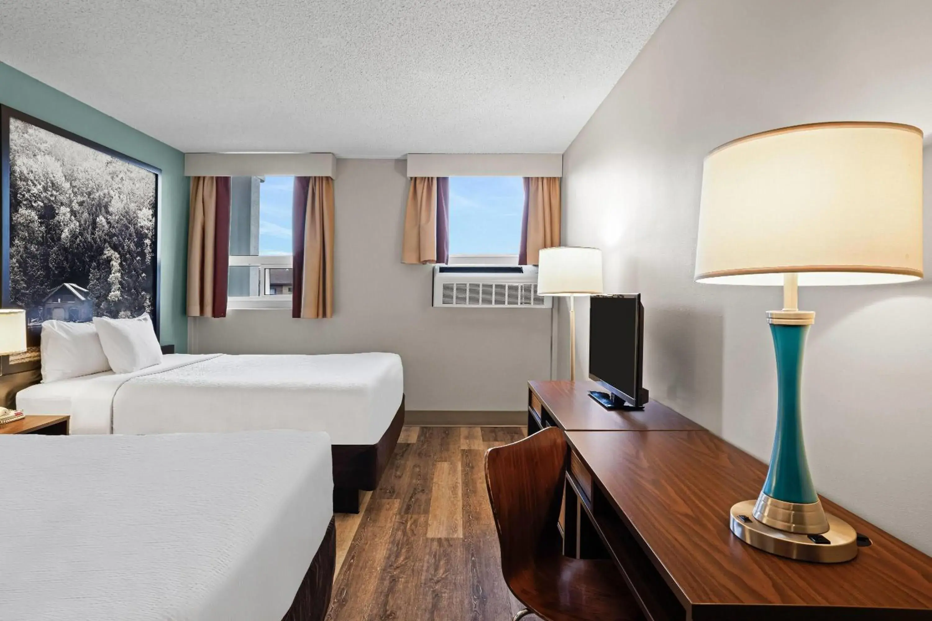 Bed in Super 8 by Wyndham Thunder Bay Bed in Super 8 by Wyndham Thunder Bay