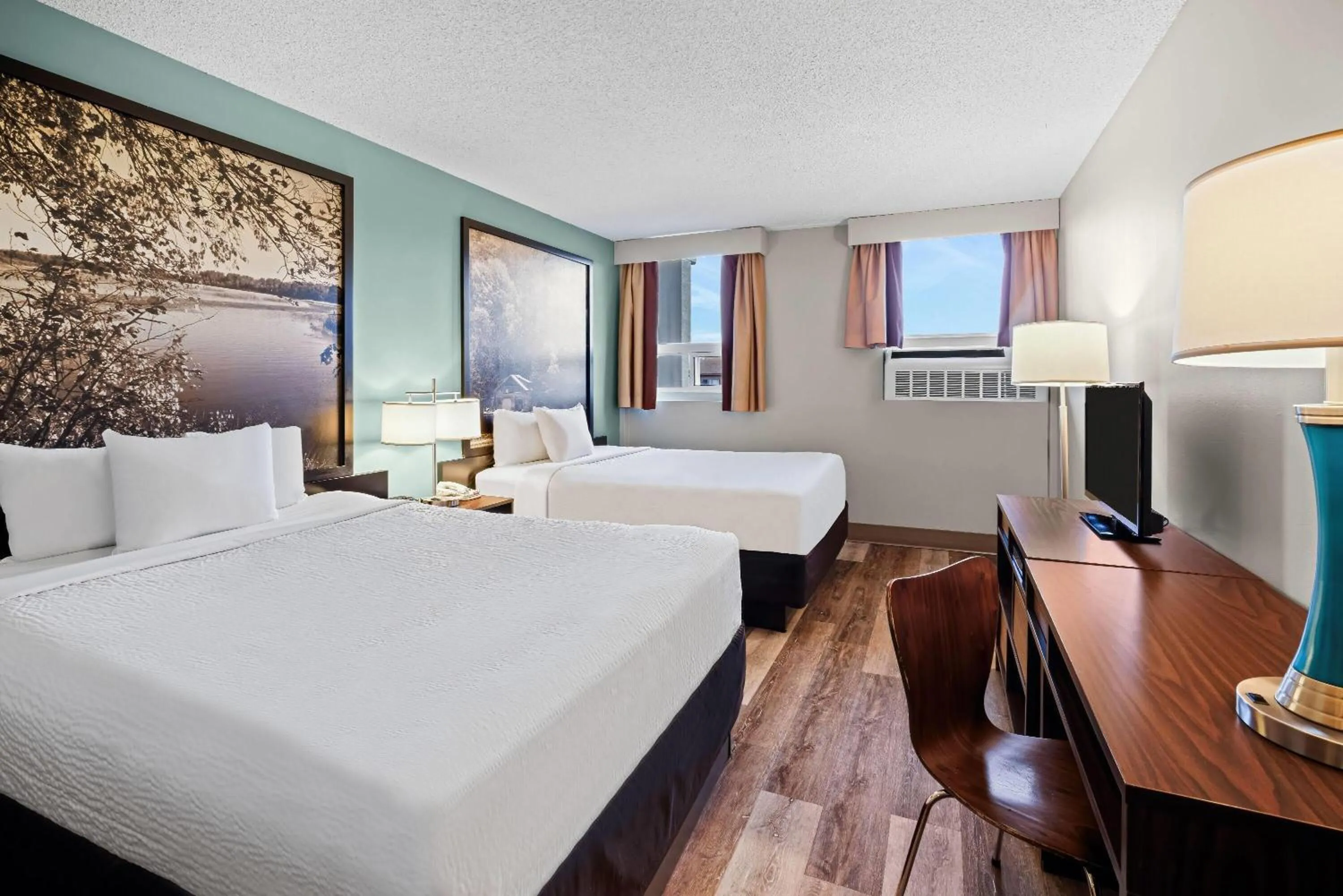 Bed in Super 8 by Wyndham Thunder Bay