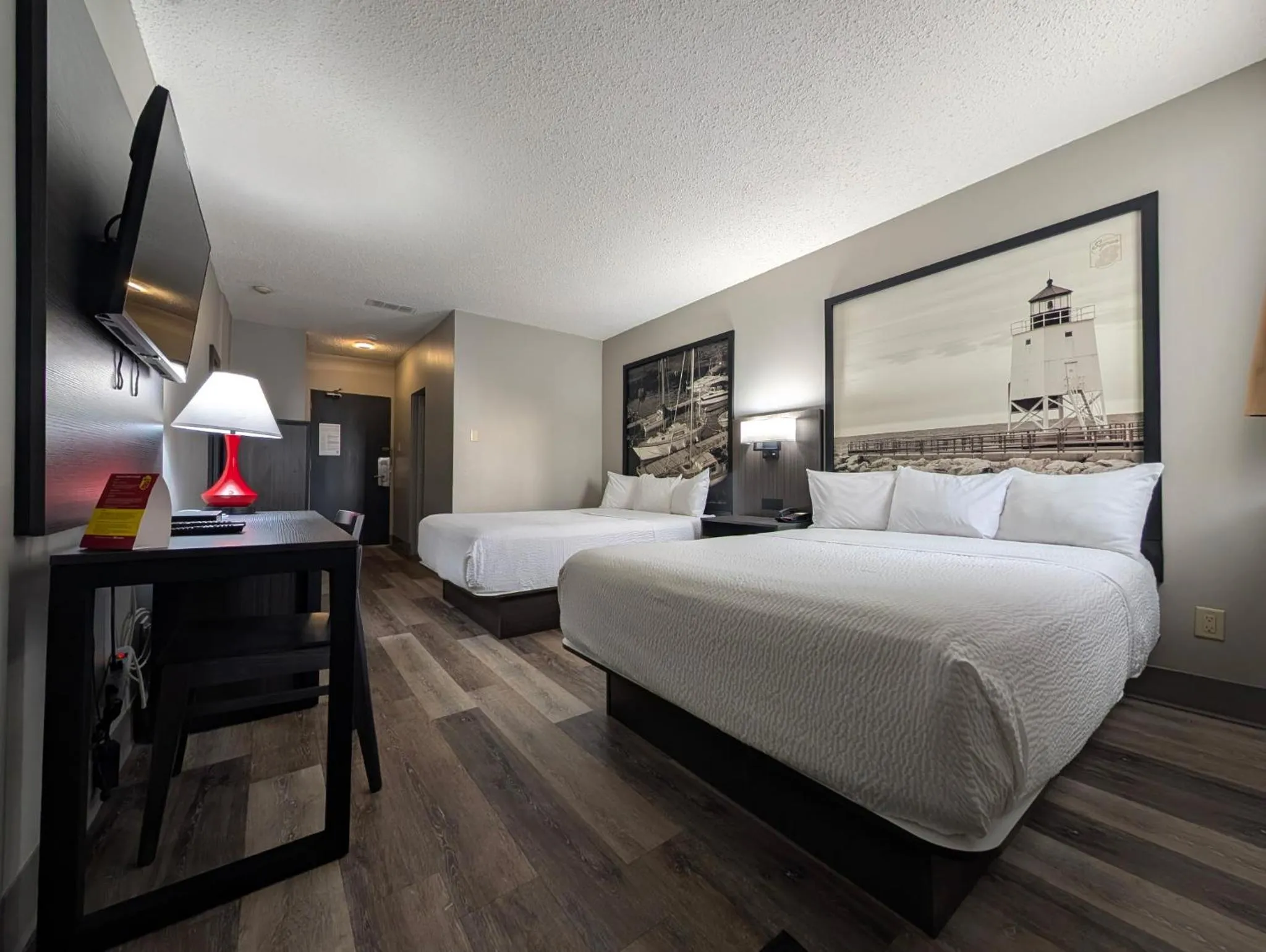 Photo of the whole room, Bed in Super 8 by Wyndham Thunder Bay