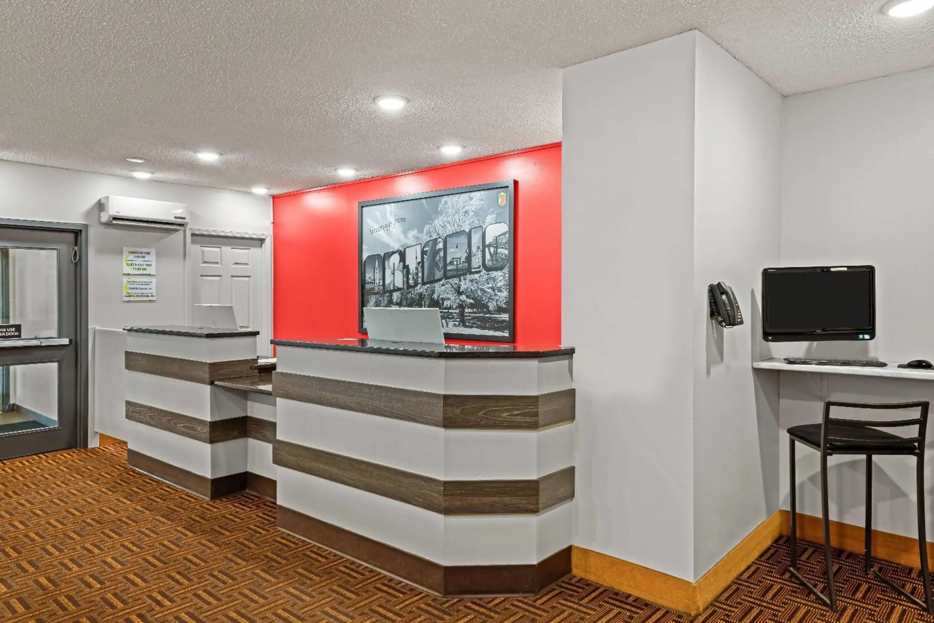 Lobby or reception in Super 8 by Wyndham Thunder Bay Lobby or reception in Super 8 by Wyndham Thunder Bay