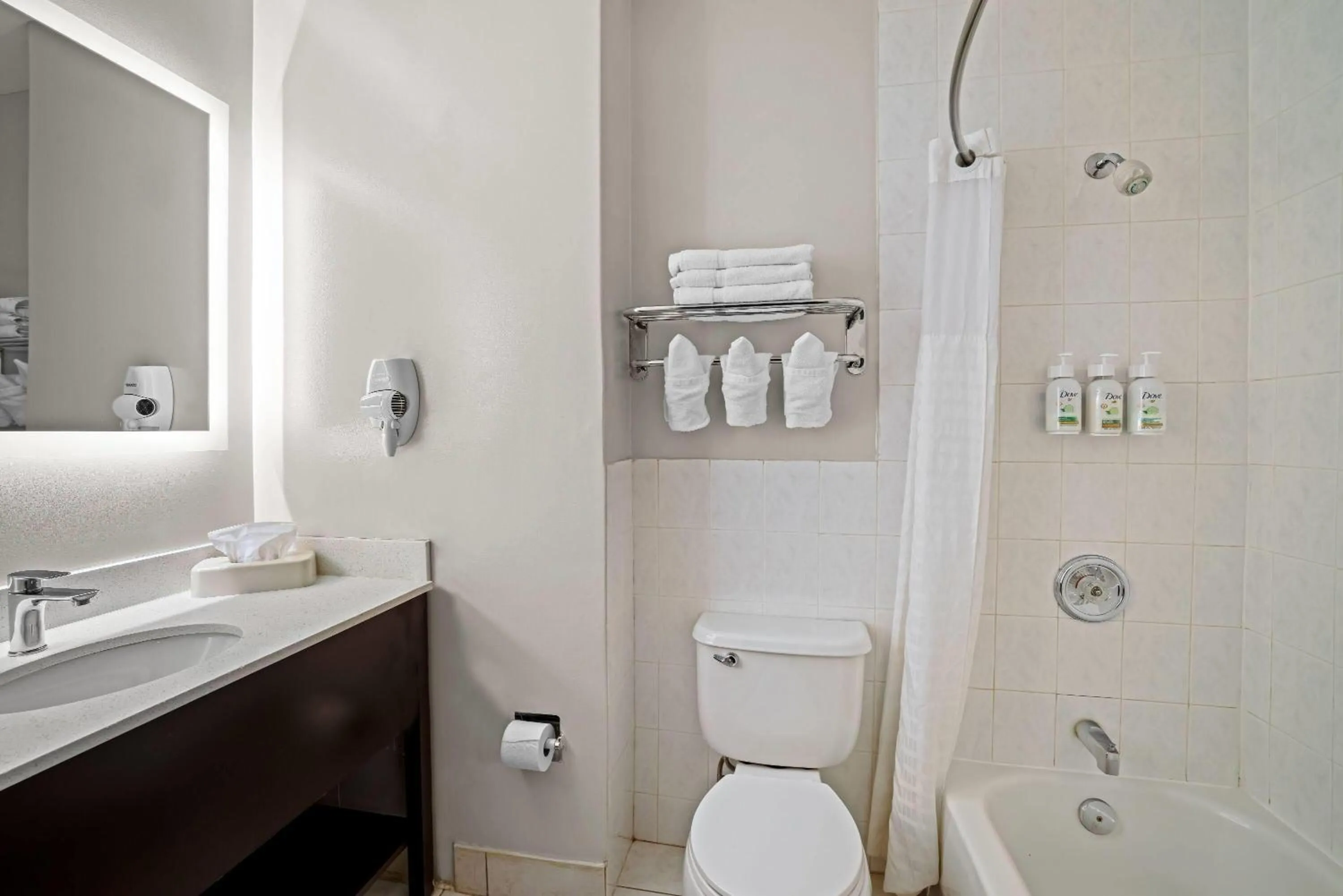 Bathroom in Super 8 by Wyndham Thunder Bay