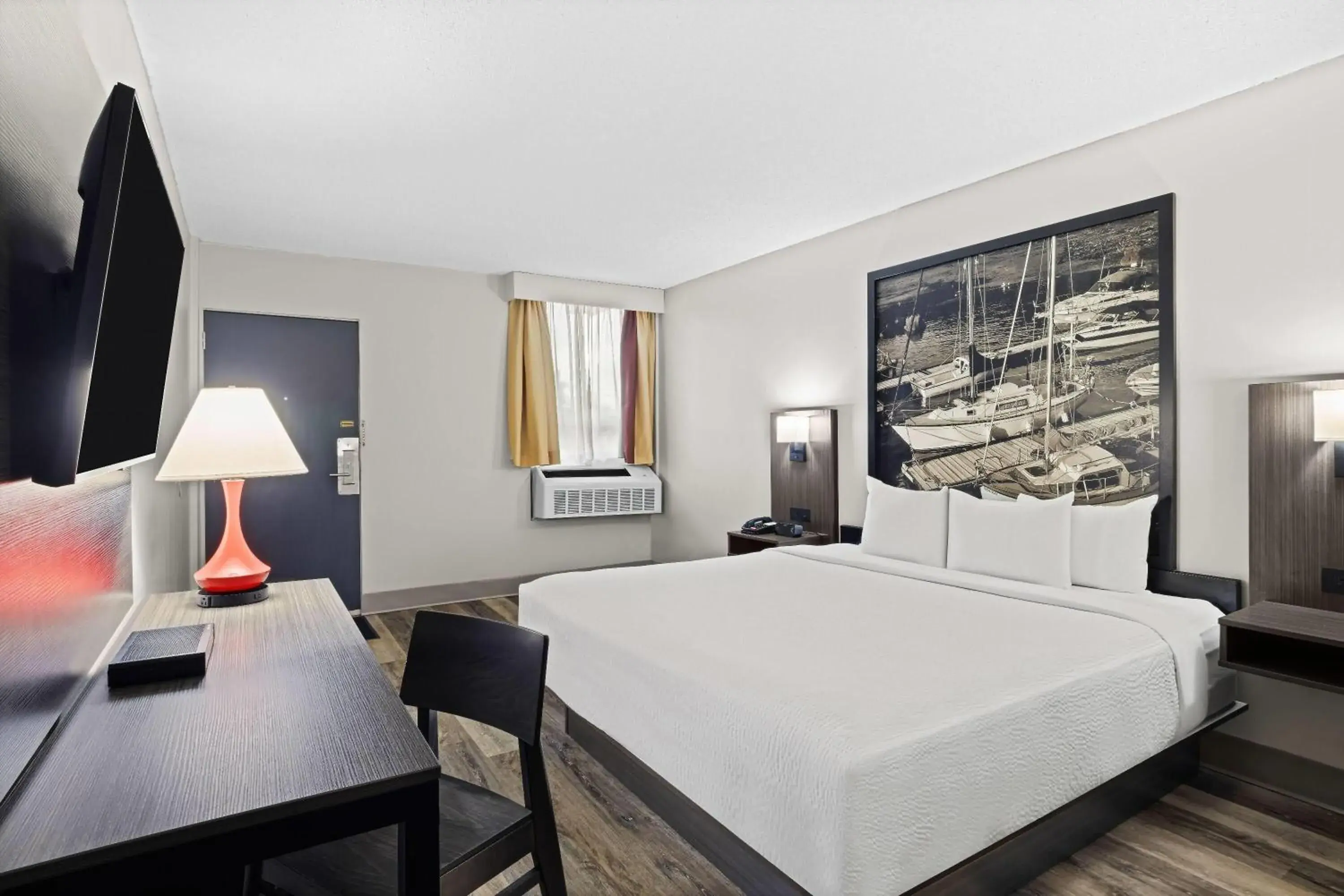 Bed in Super 8 by Wyndham Thunder Bay Bed in Super 8 by Wyndham Thunder Bay