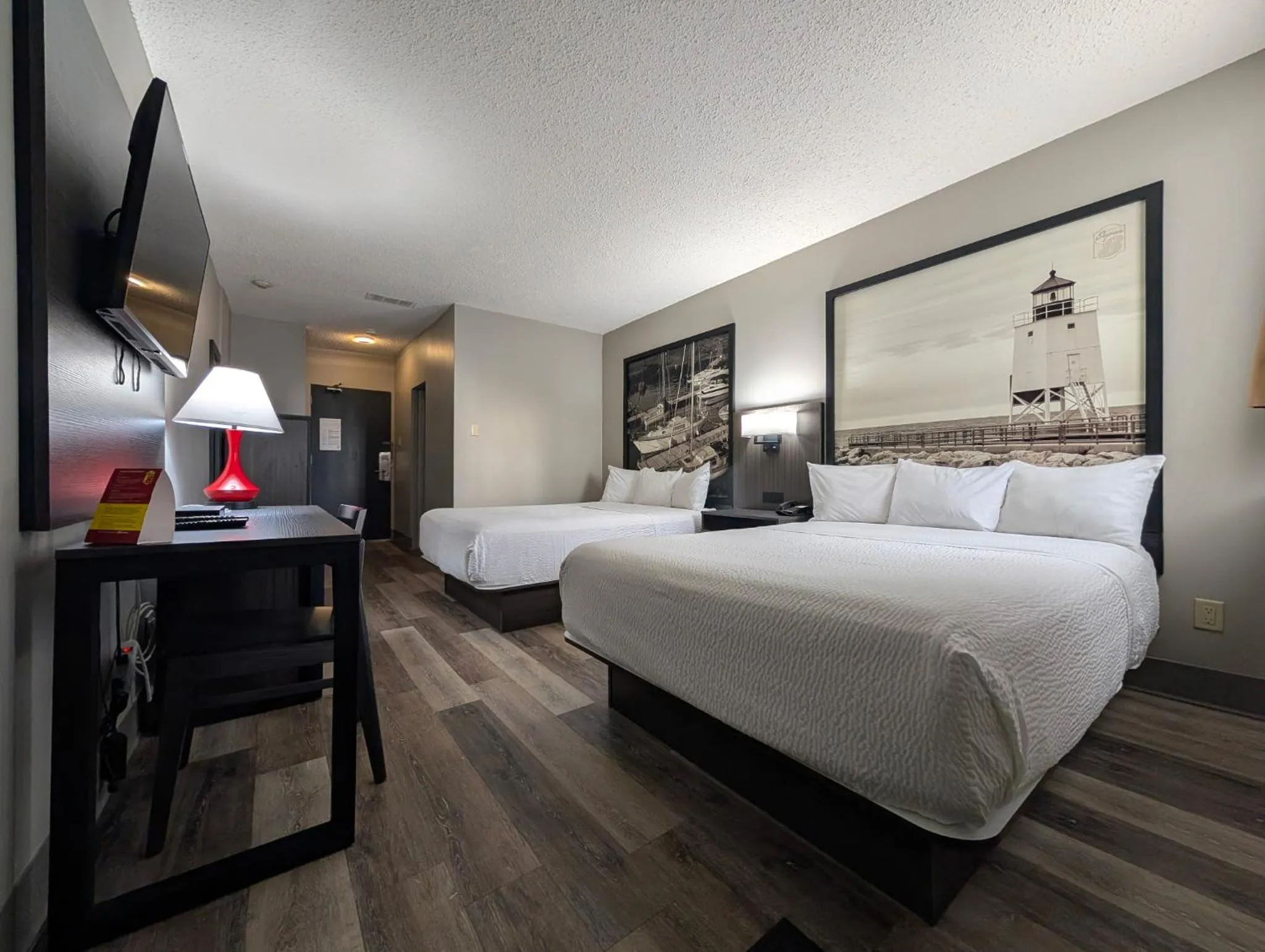 Photo of the whole room, Bed in Super 8 by Wyndham Thunder Bay