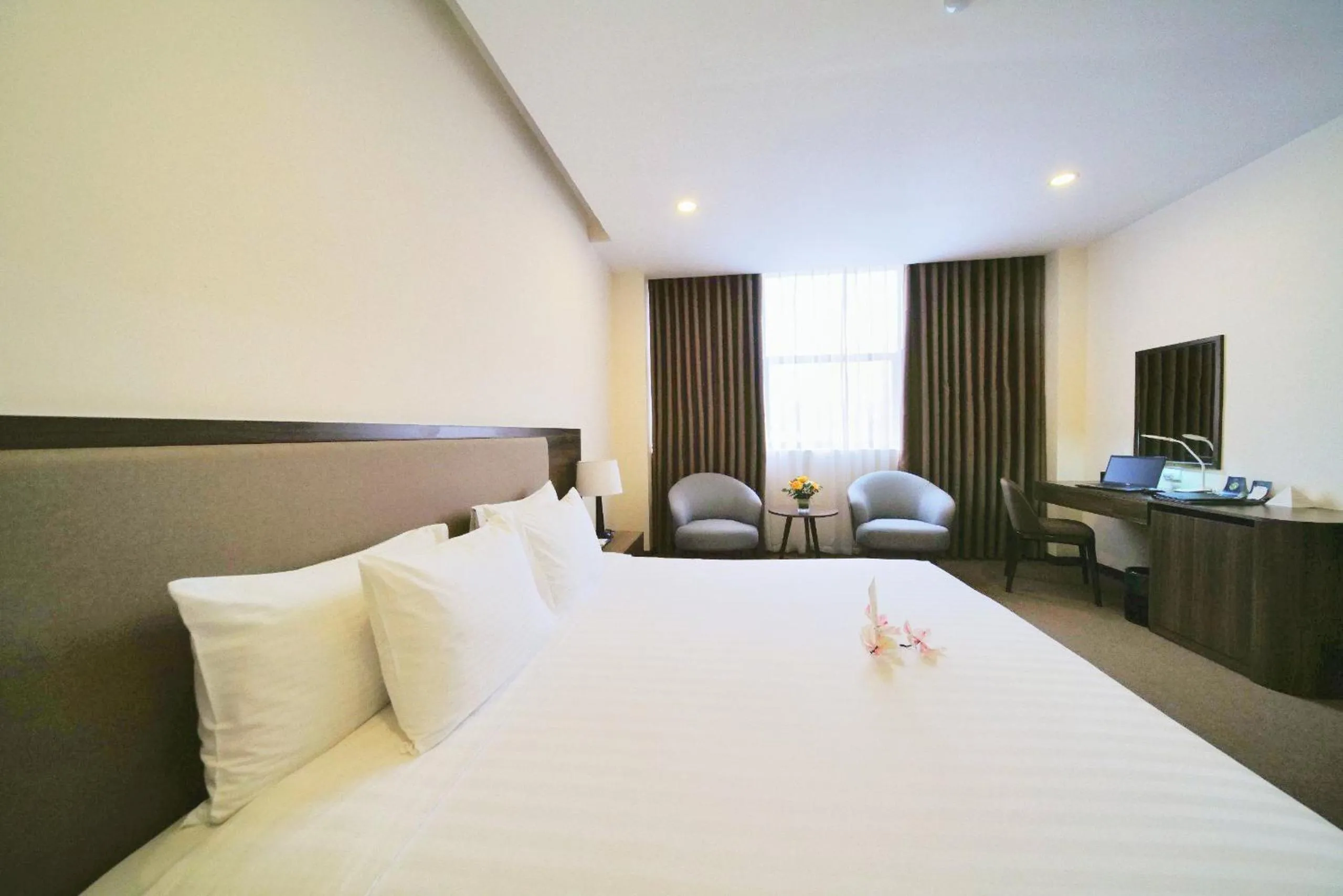 Photo of the whole room, Bed in Mường Thanh Grand Dien Bien Phu Hotel