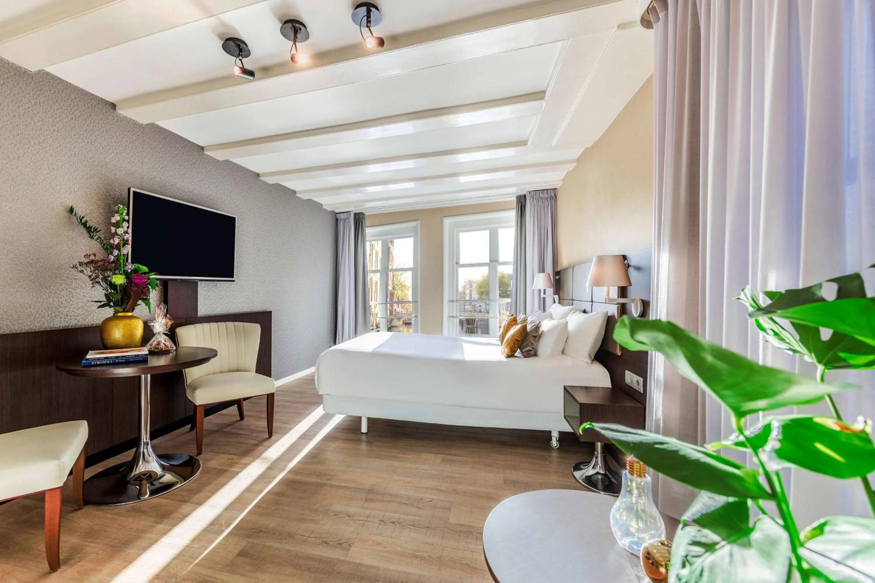 Bedroom, Bed in NH Collection Amsterdam Barbizon Palace