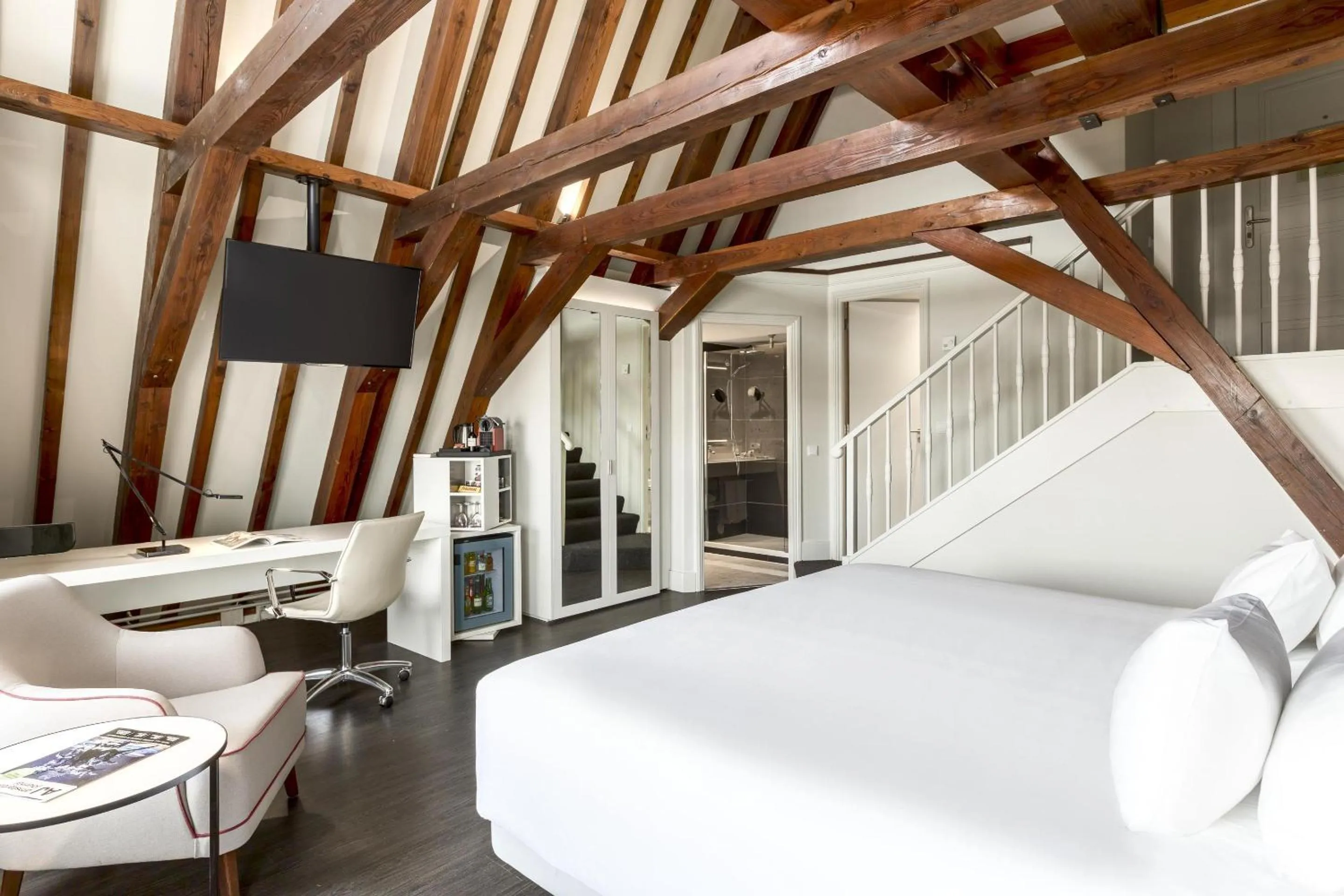 Bedroom, Bed in NH Collection Amsterdam Barbizon Palace