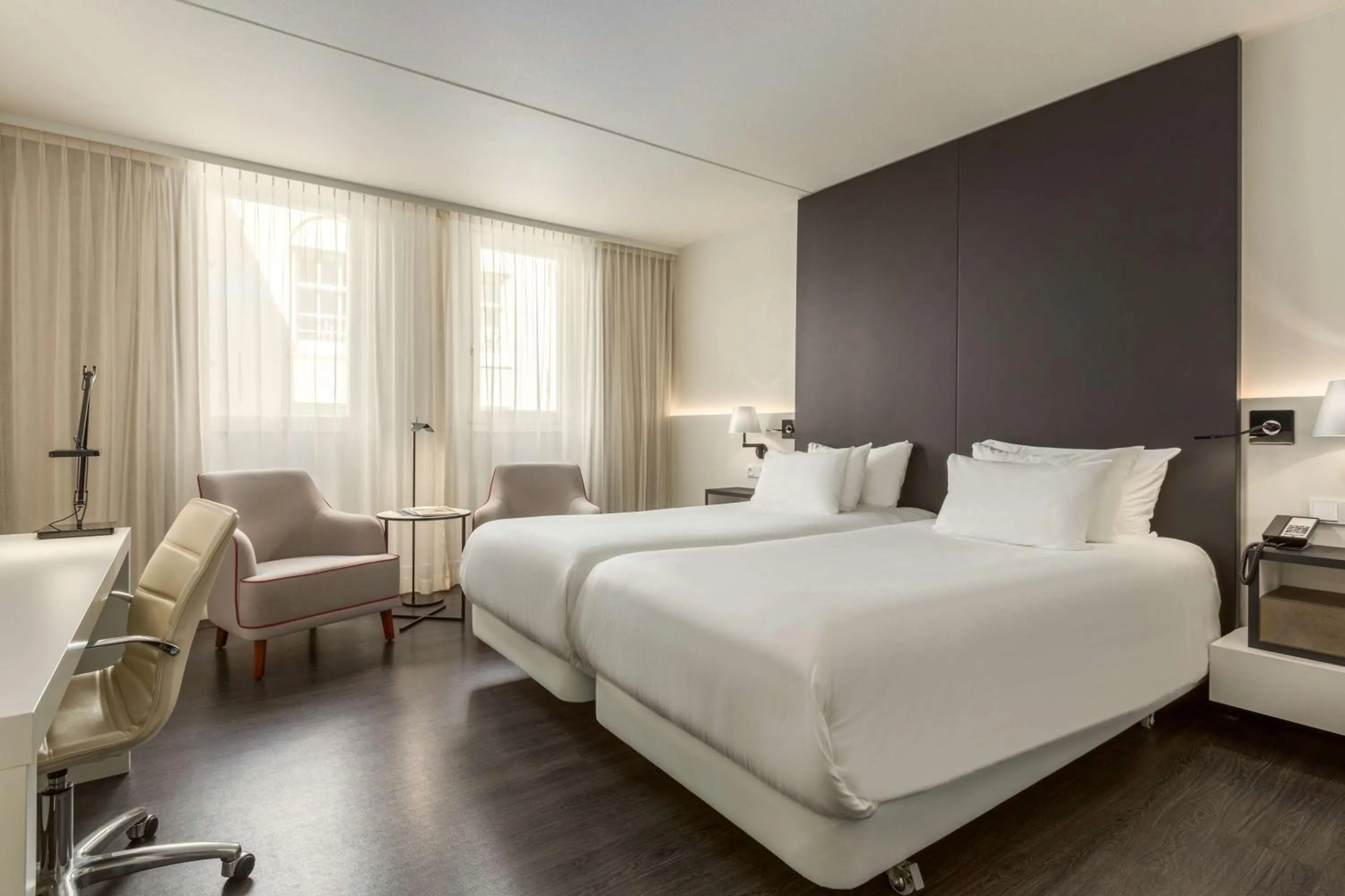 Photo of the whole room, Bed in NH Collection Amsterdam Barbizon Palace