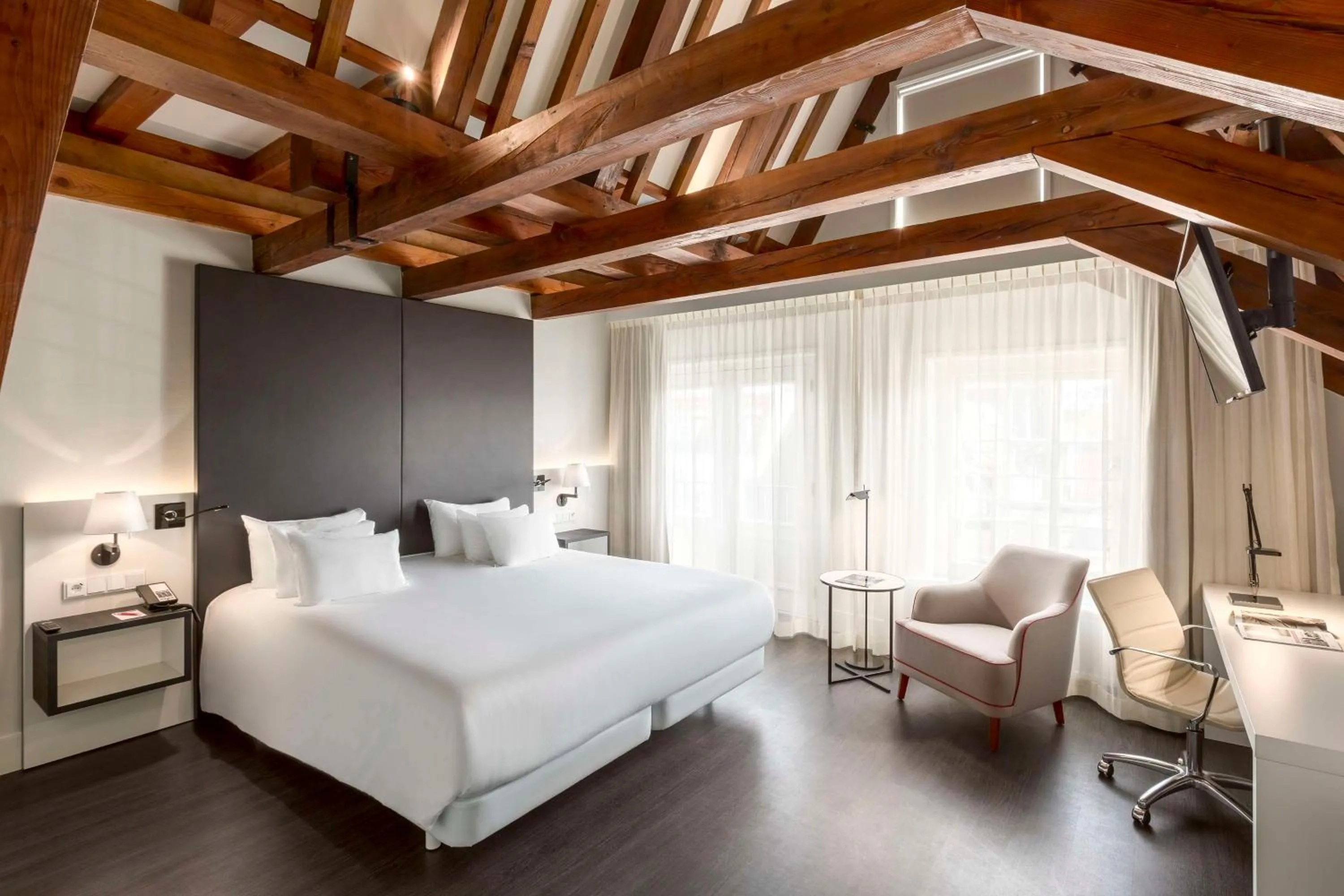 Bedroom, Bed in NH Collection Amsterdam Barbizon Palace