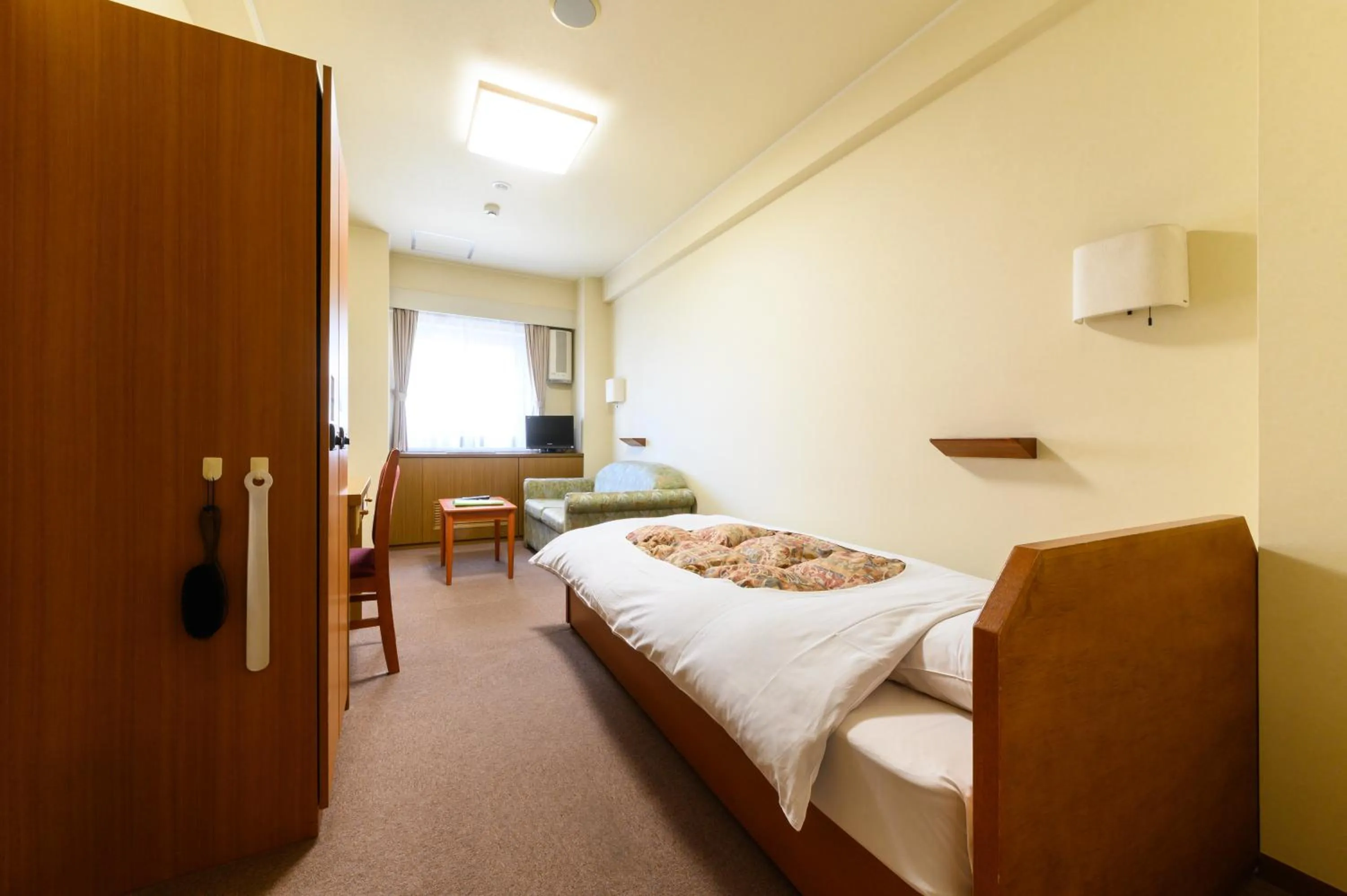 Photo of the whole room, Bed in Sapporo International Youth Hostel