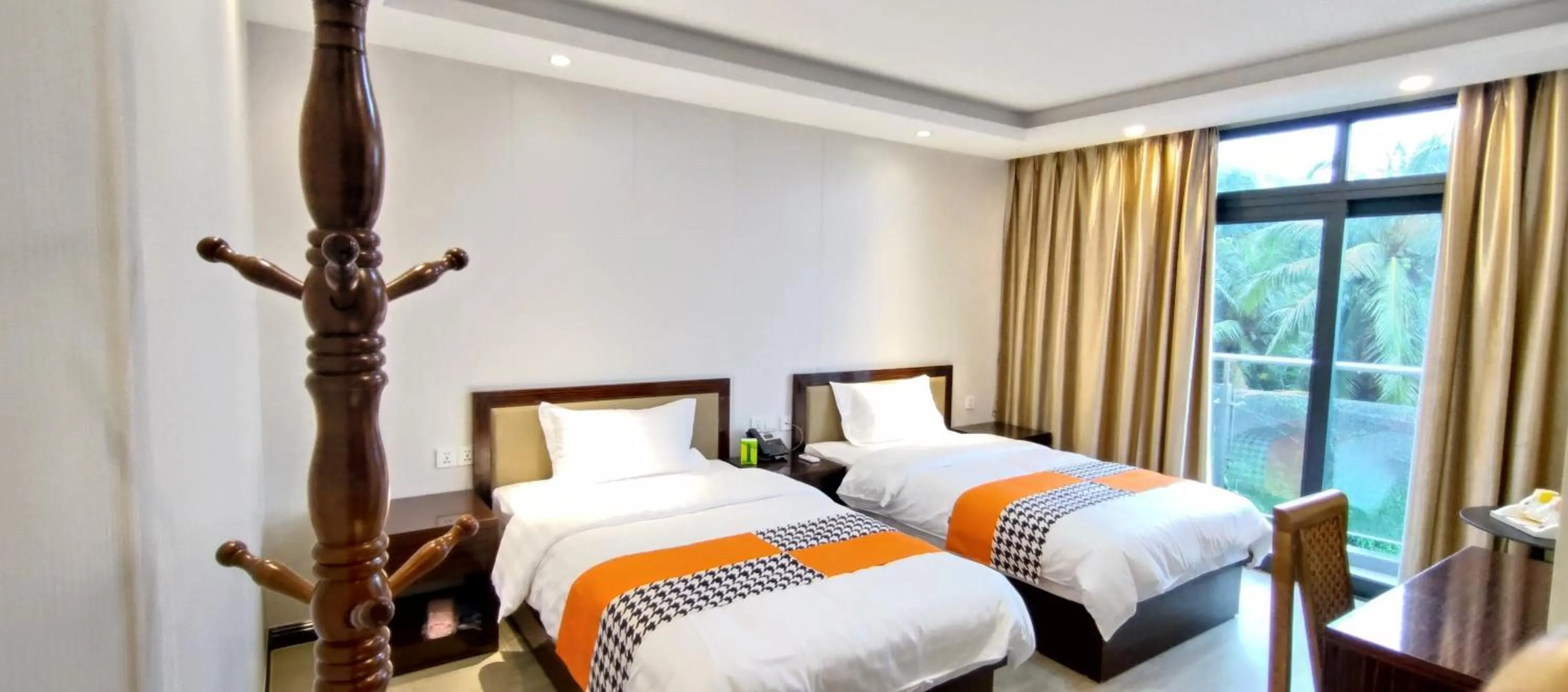 Bedroom, Bed in Sky Garden Hotel