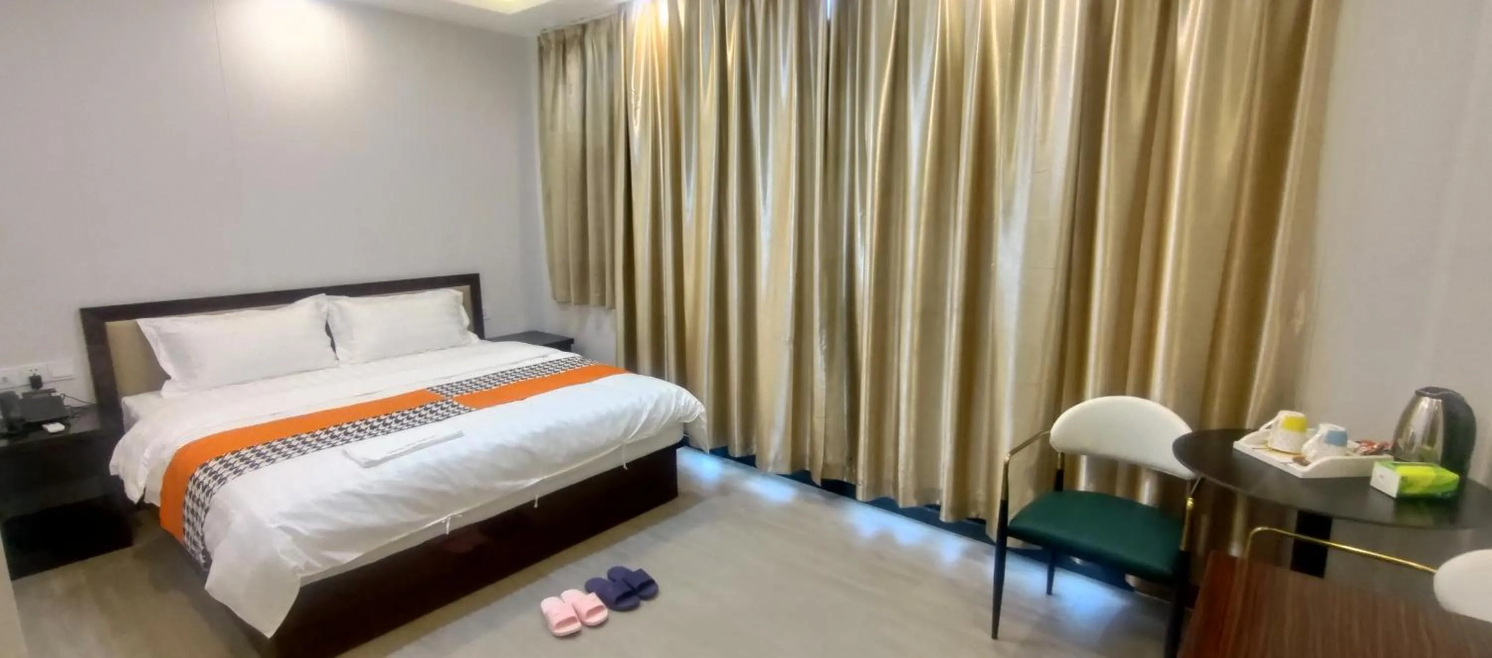 Coffee/tea facilities, Bed in Sky Garden Hotel