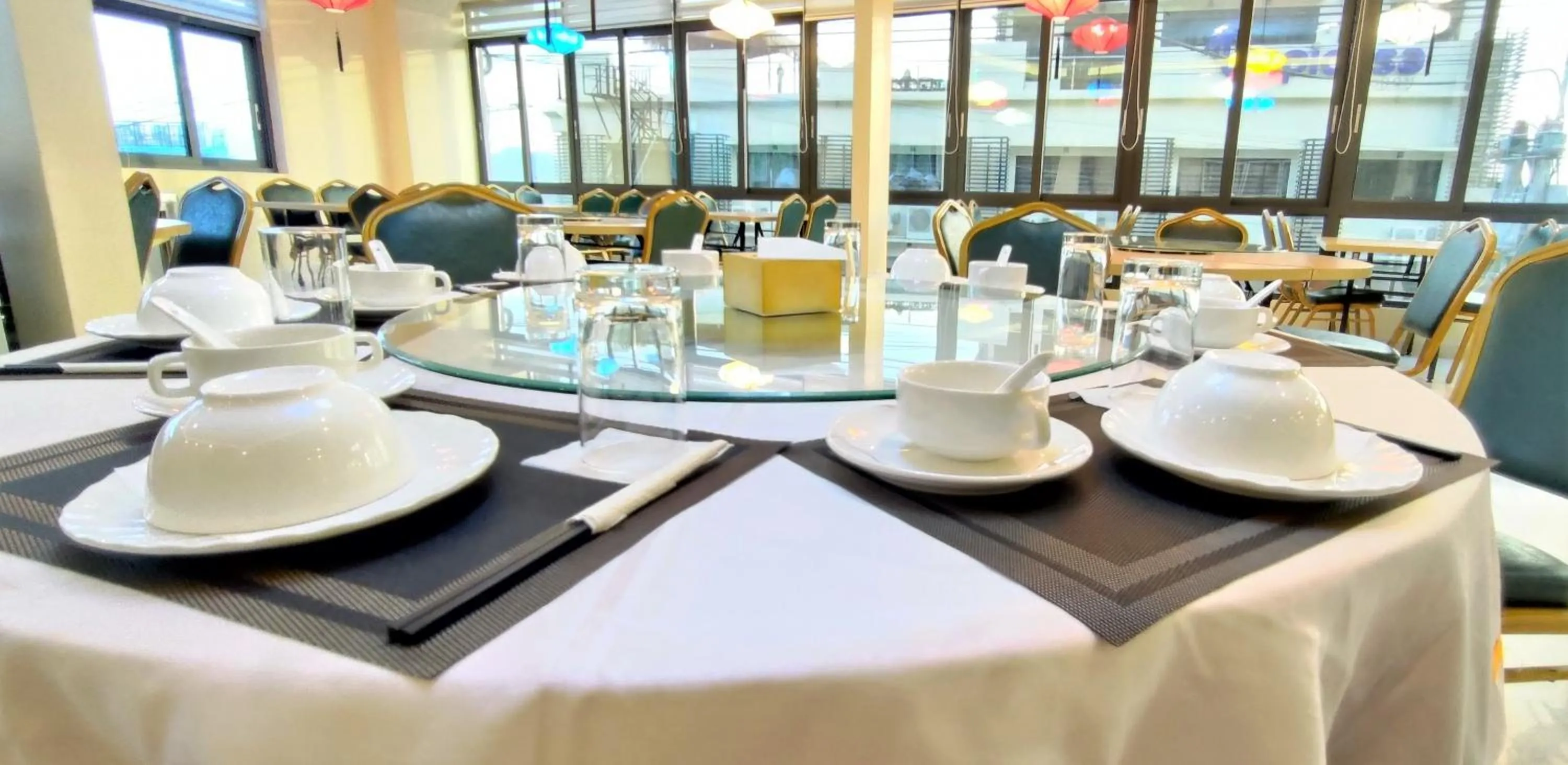 Restaurant/places to eat in Sky Garden Hotel