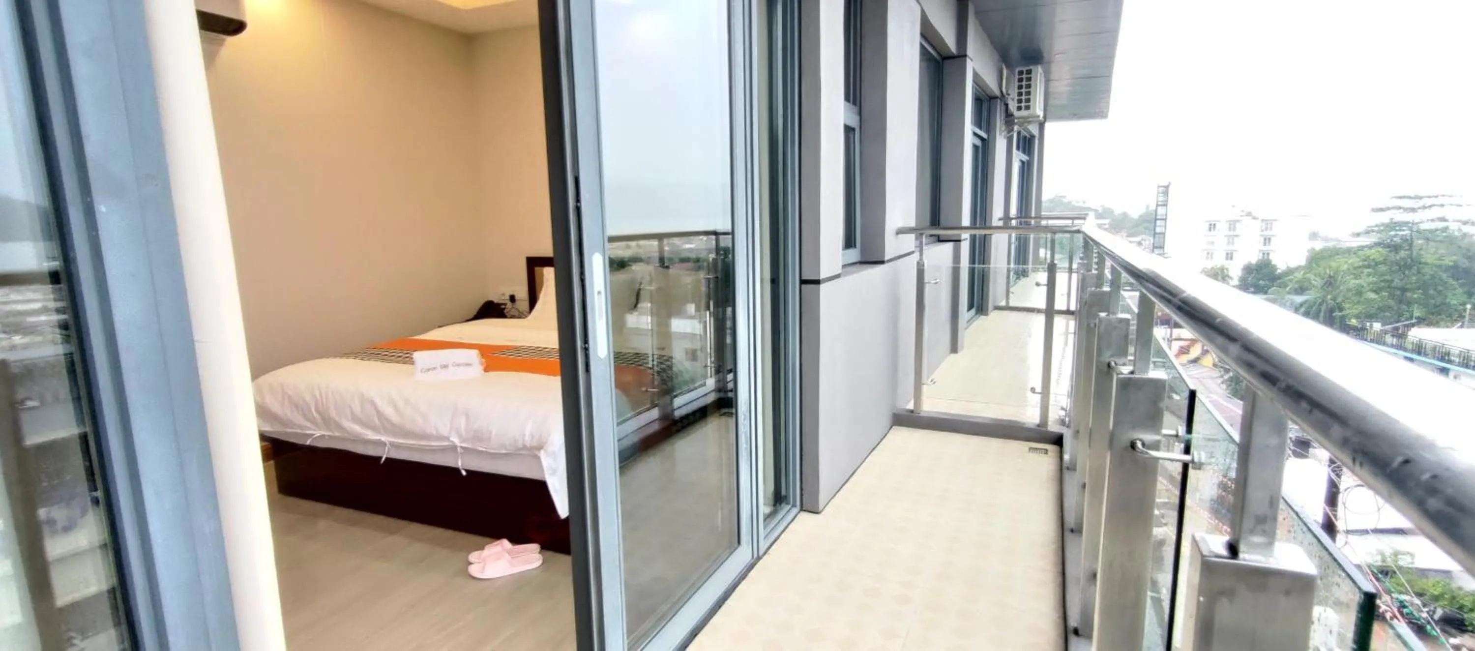 Balcony/Terrace, Bed in Sky Garden Hotel