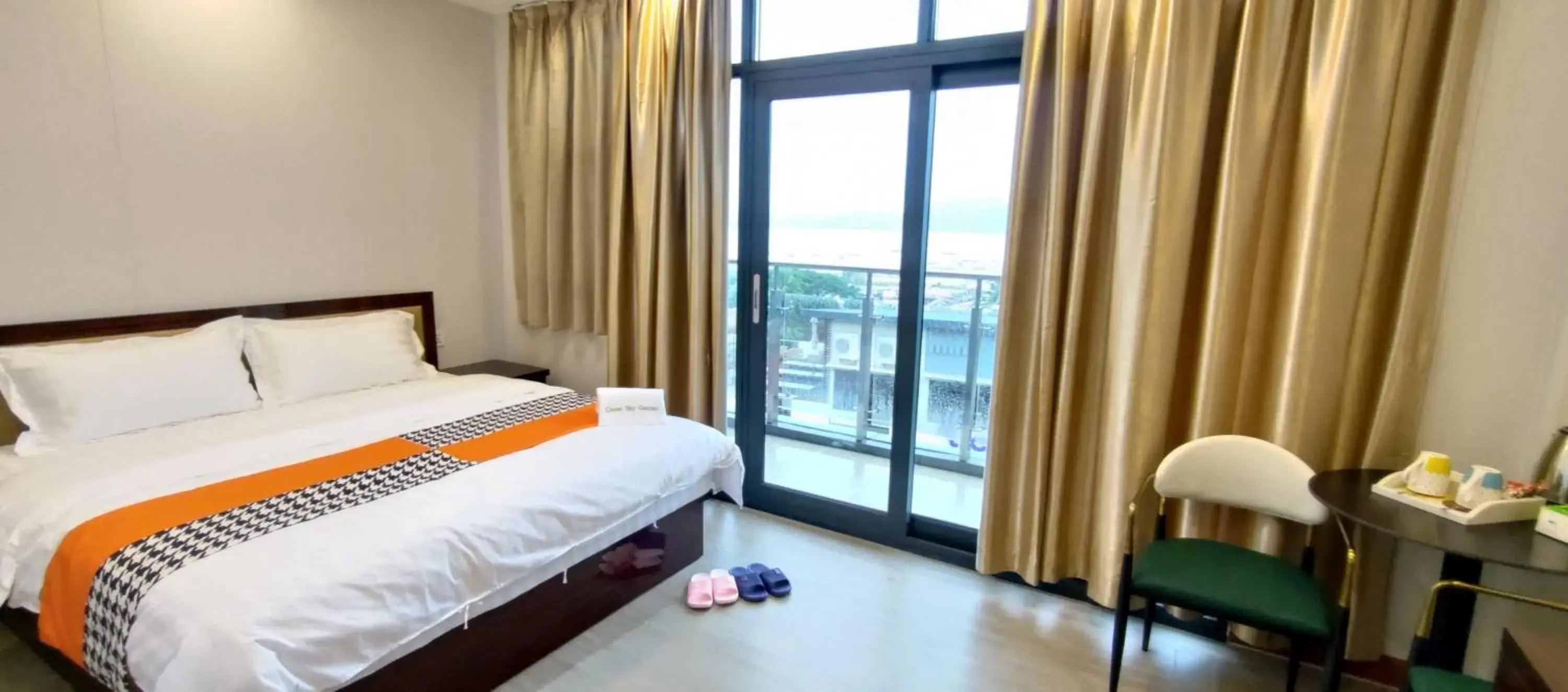 Balcony/Terrace, Bed in Sky Garden Hotel Balcony/Terrace, Bed in Sky Garden Hotel