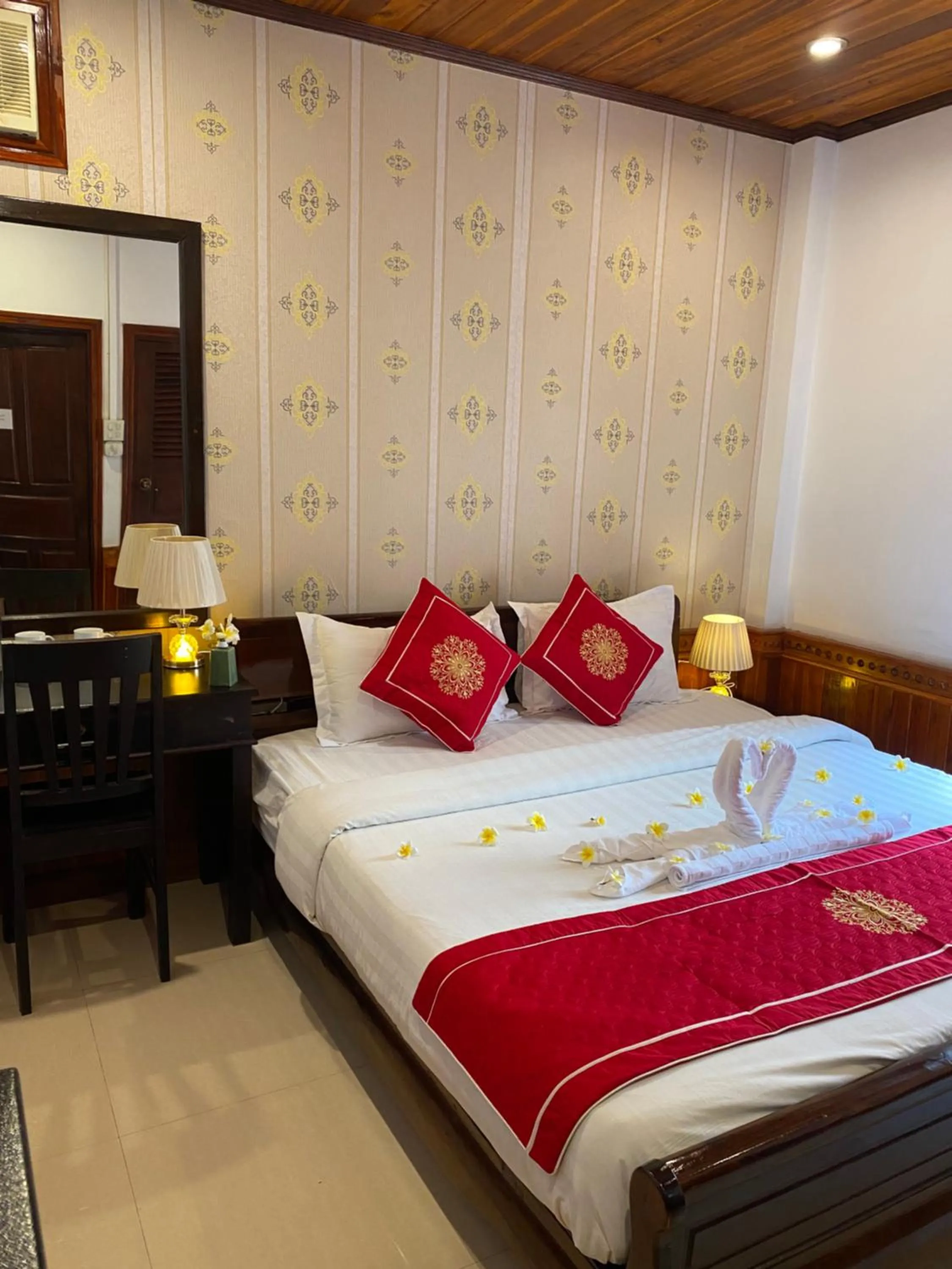 Photo of the whole room, Bed in Golden Lotus Boutique Hotel