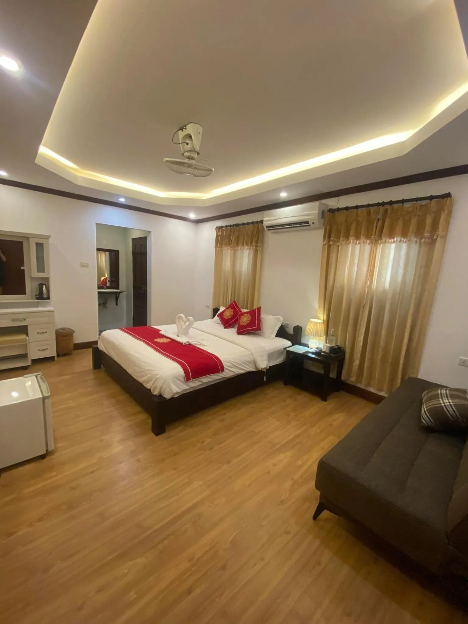 Photo of the whole room, Bed in Golden Lotus Boutique Hotel