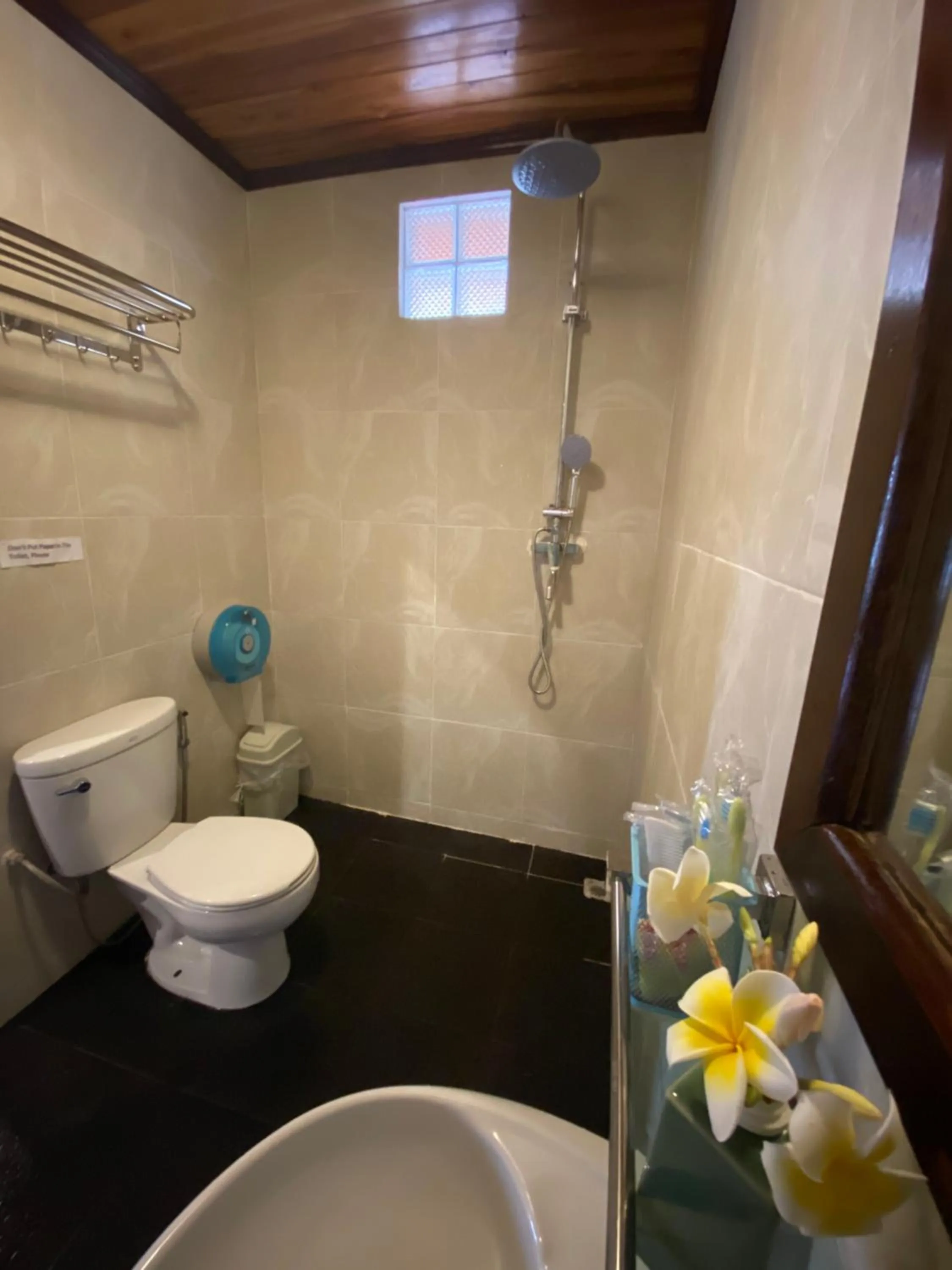 Shower in Golden Lotus Boutique Hotel