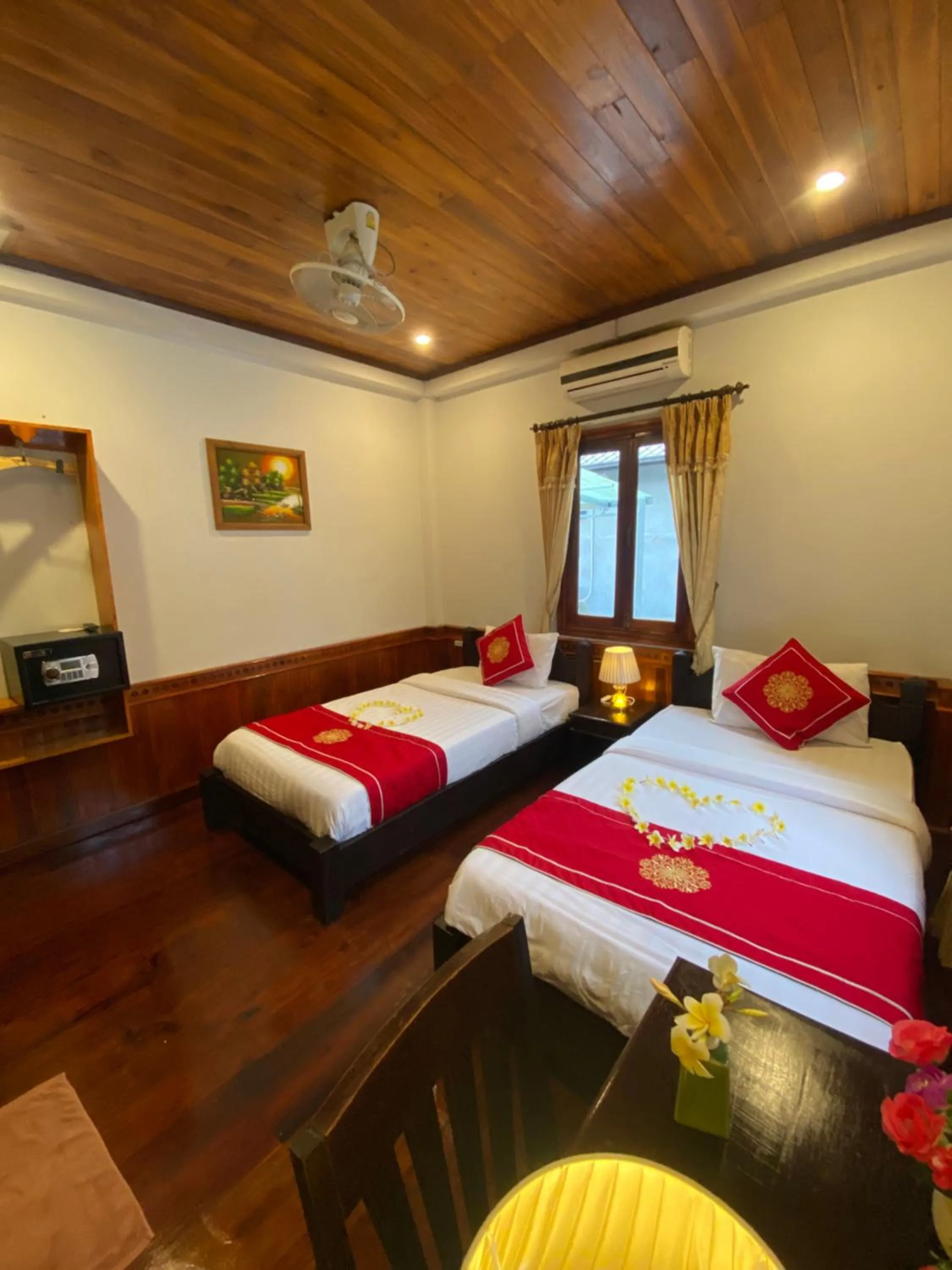 Photo of the whole room, Bed in Golden Lotus Boutique Hotel