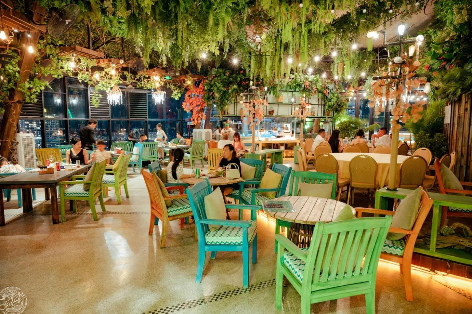 Restaurant/places to eat in Capital CauGiay Hotel