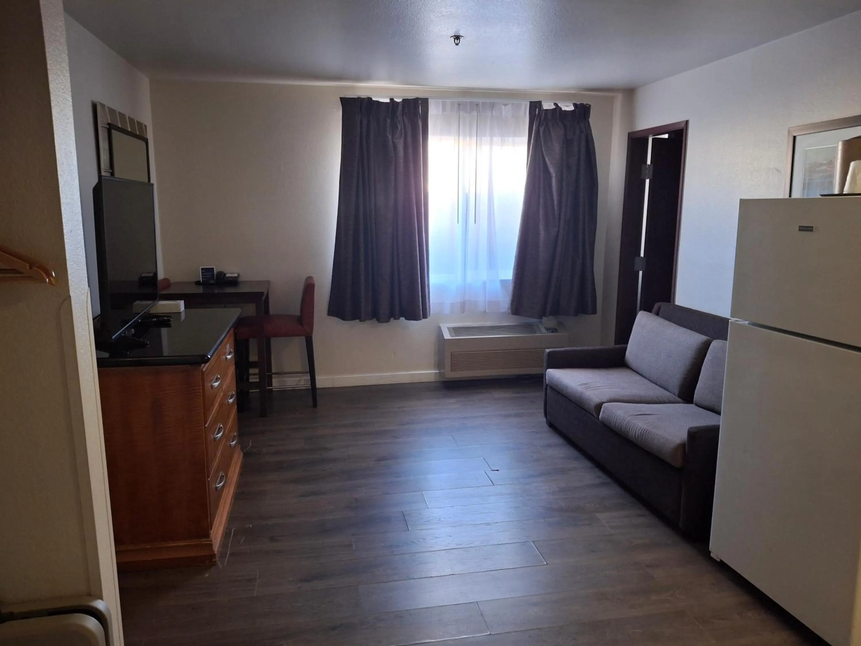 Toppenish Inn and Suites