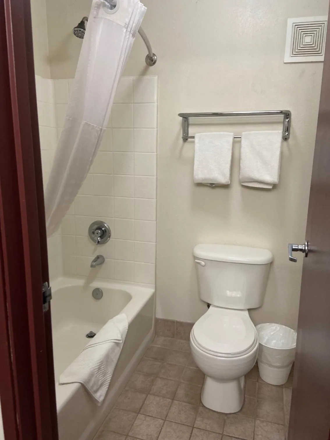 Toppenish Inn and Suites