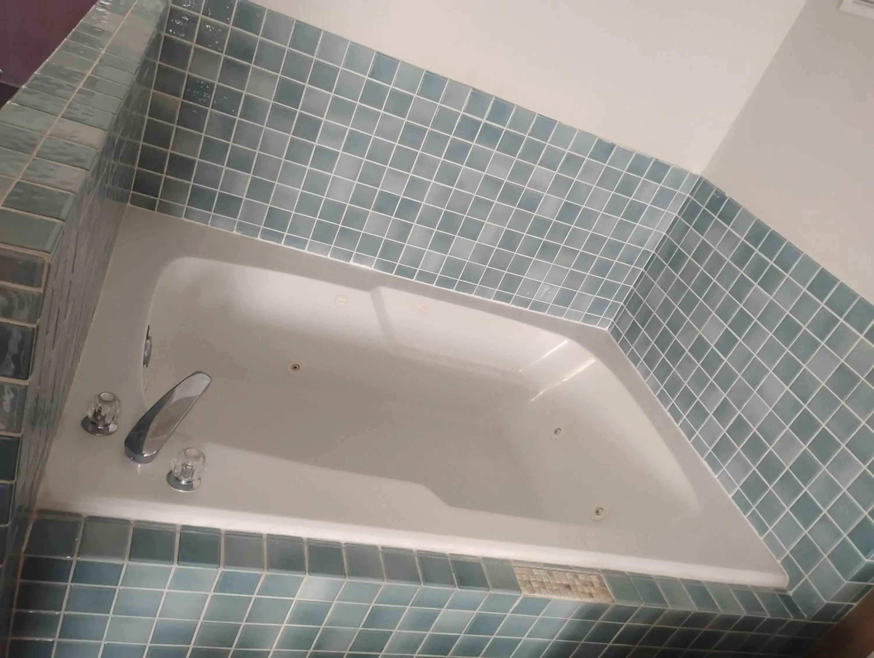 Deluxe Suite with Spa Bath in Toppenish Inn and Suites Deluxe Suite with Spa Bath in Toppenish Inn and Suites