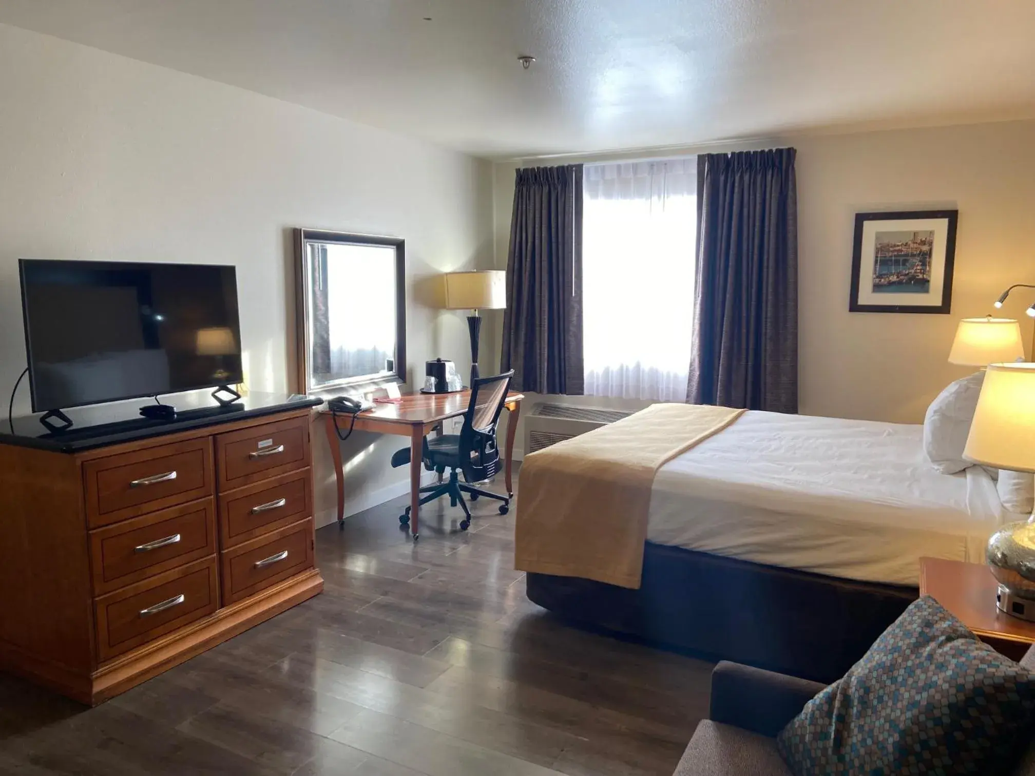 King Suite in Toppenish Inn and Suites King Suite in Toppenish Inn and Suites