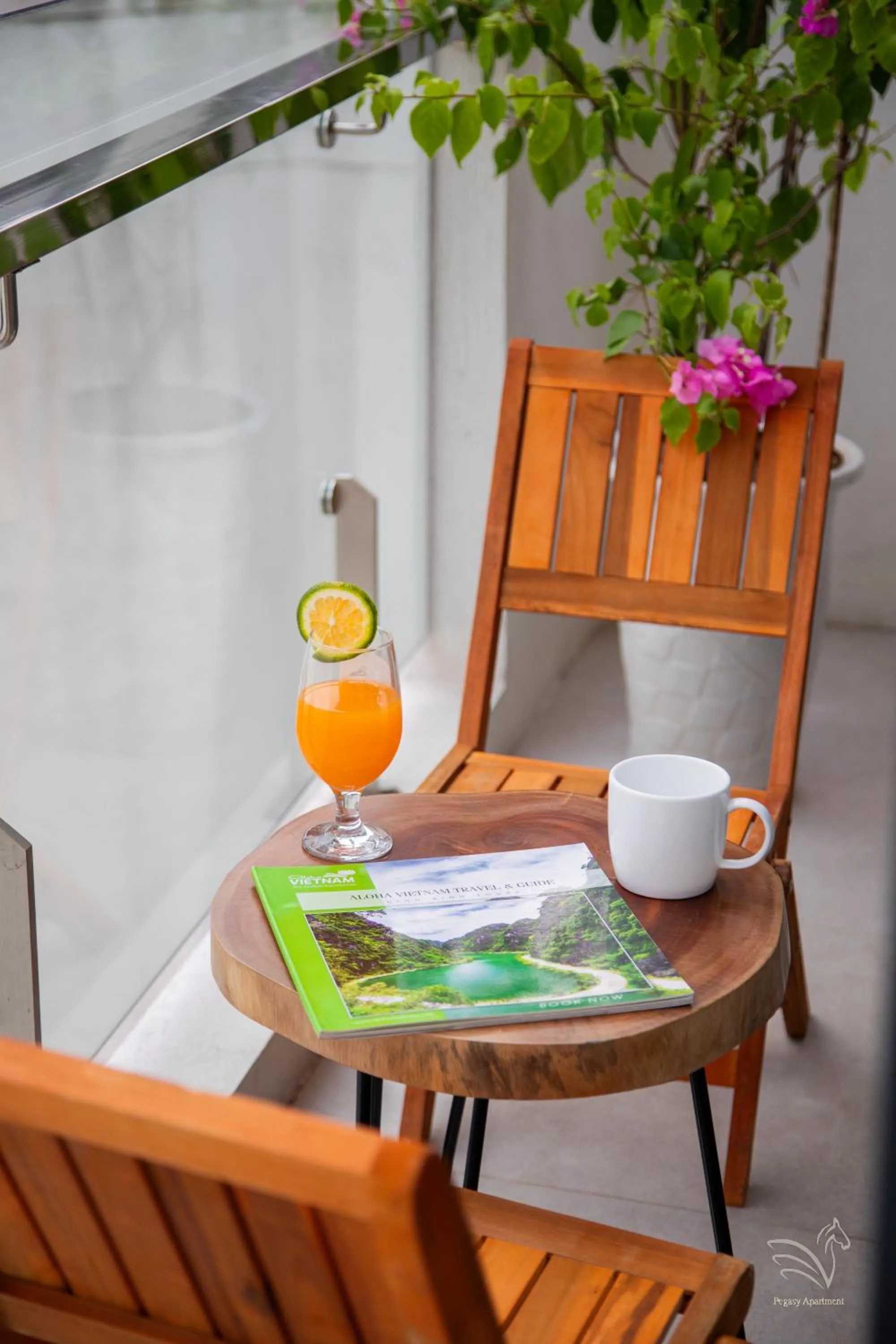 Balcony/Terrace in Central Westlake Residence 2 - By Pegasy Group