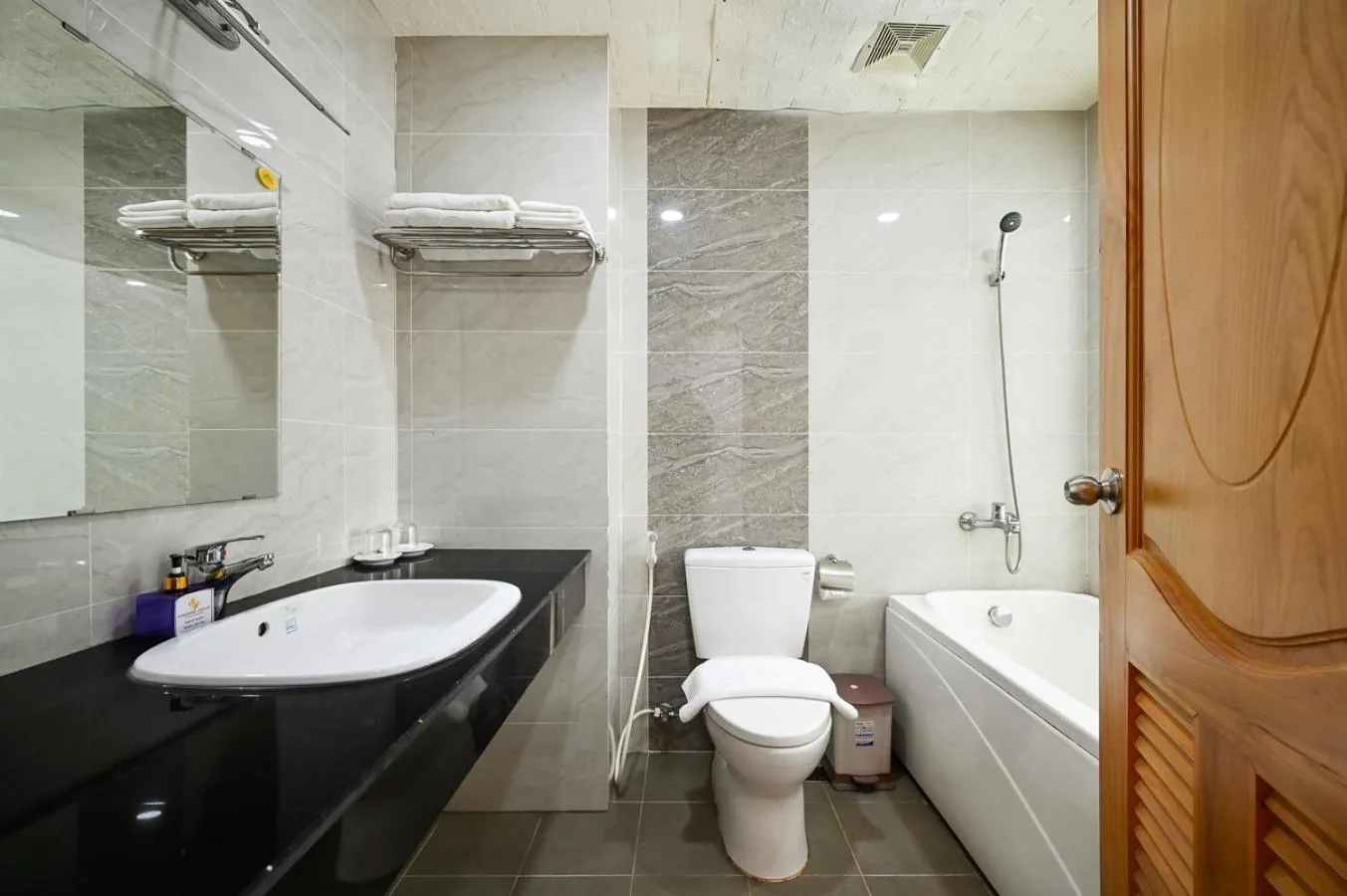 Shower in The Shilla Luxury I Hotel-더신라럭셔리호텔