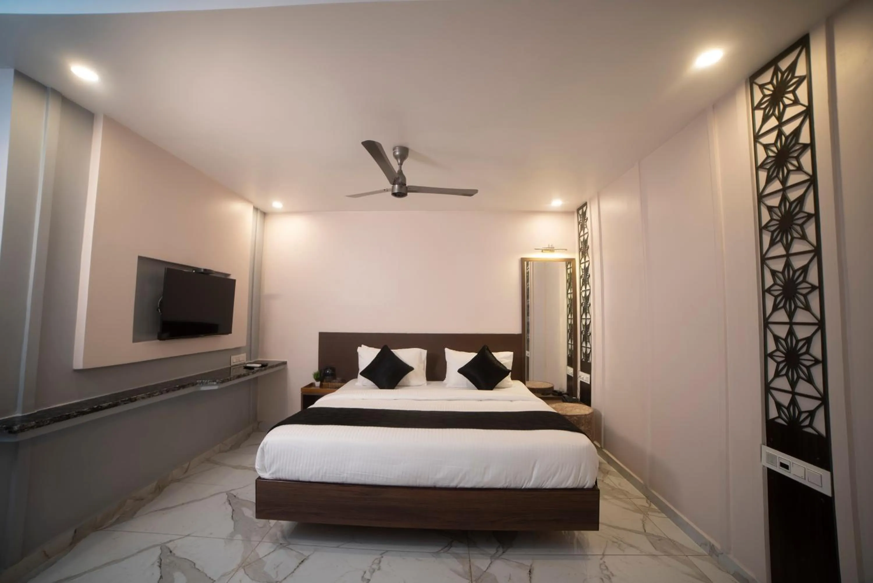 Shower, Bed in MURALI KRISHNA APART HOTEL