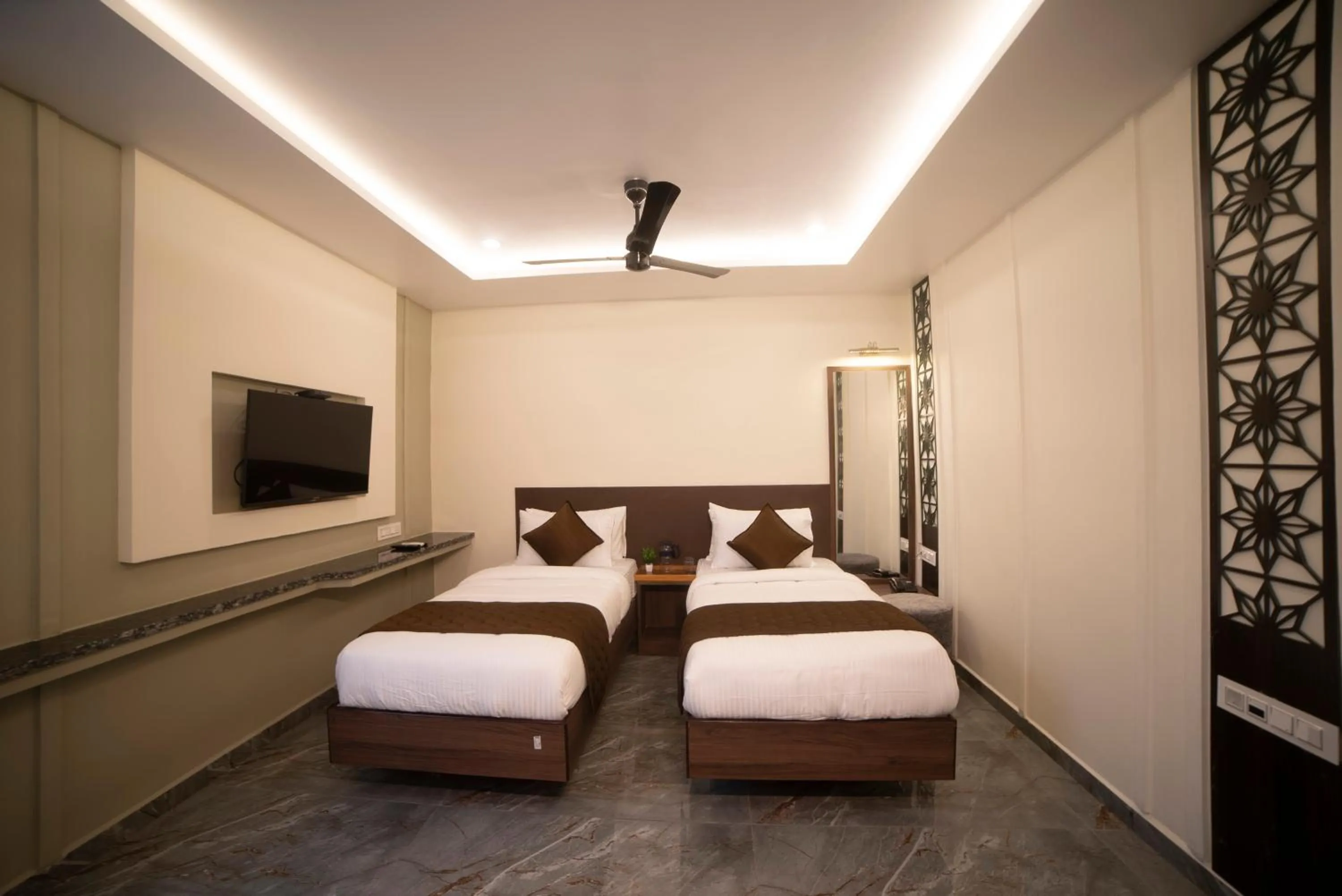 Shower, Bed in MURALI KRISHNA APART HOTEL