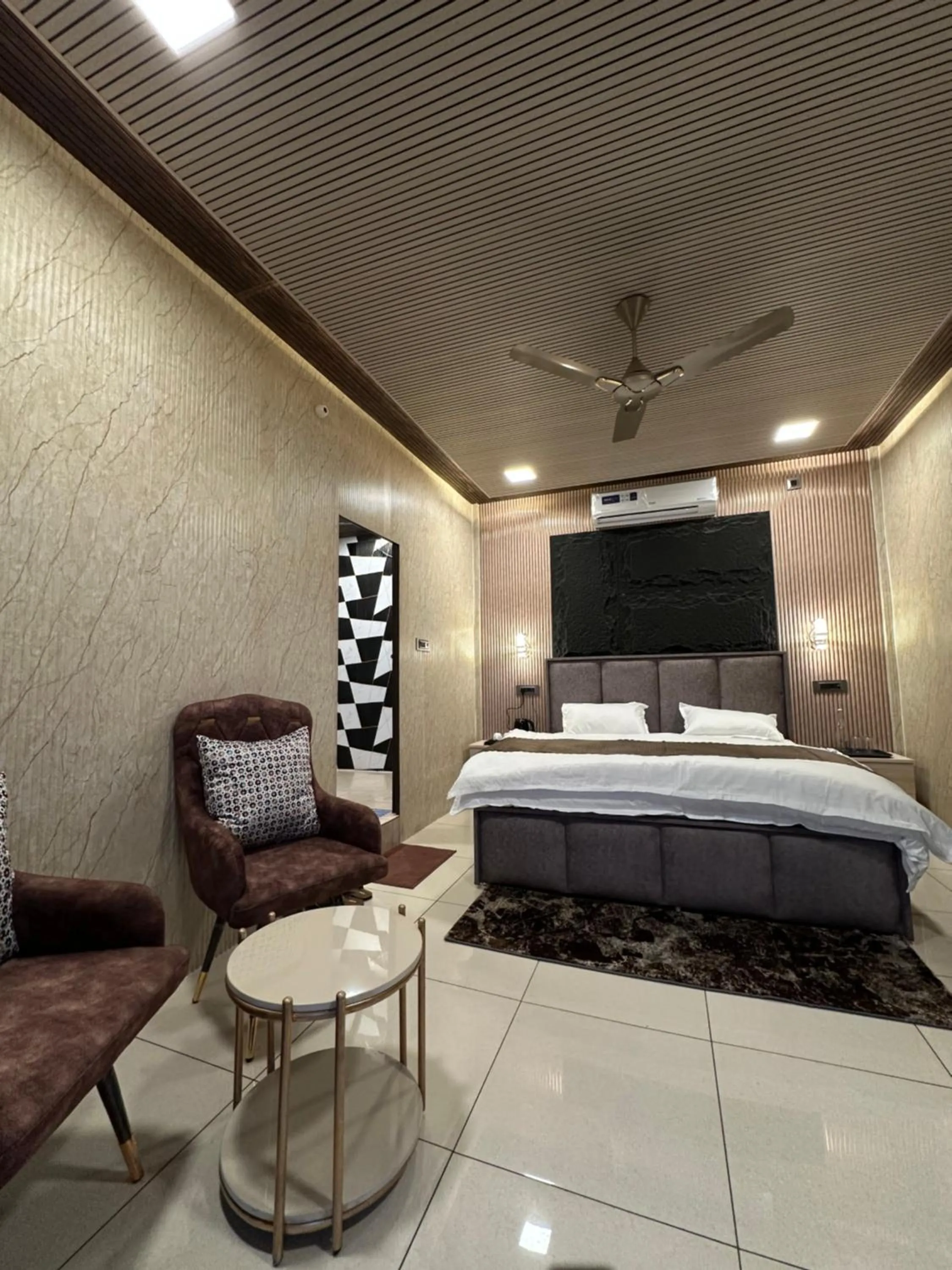 Bed in Hotel Maheshwari & Banquet Hall