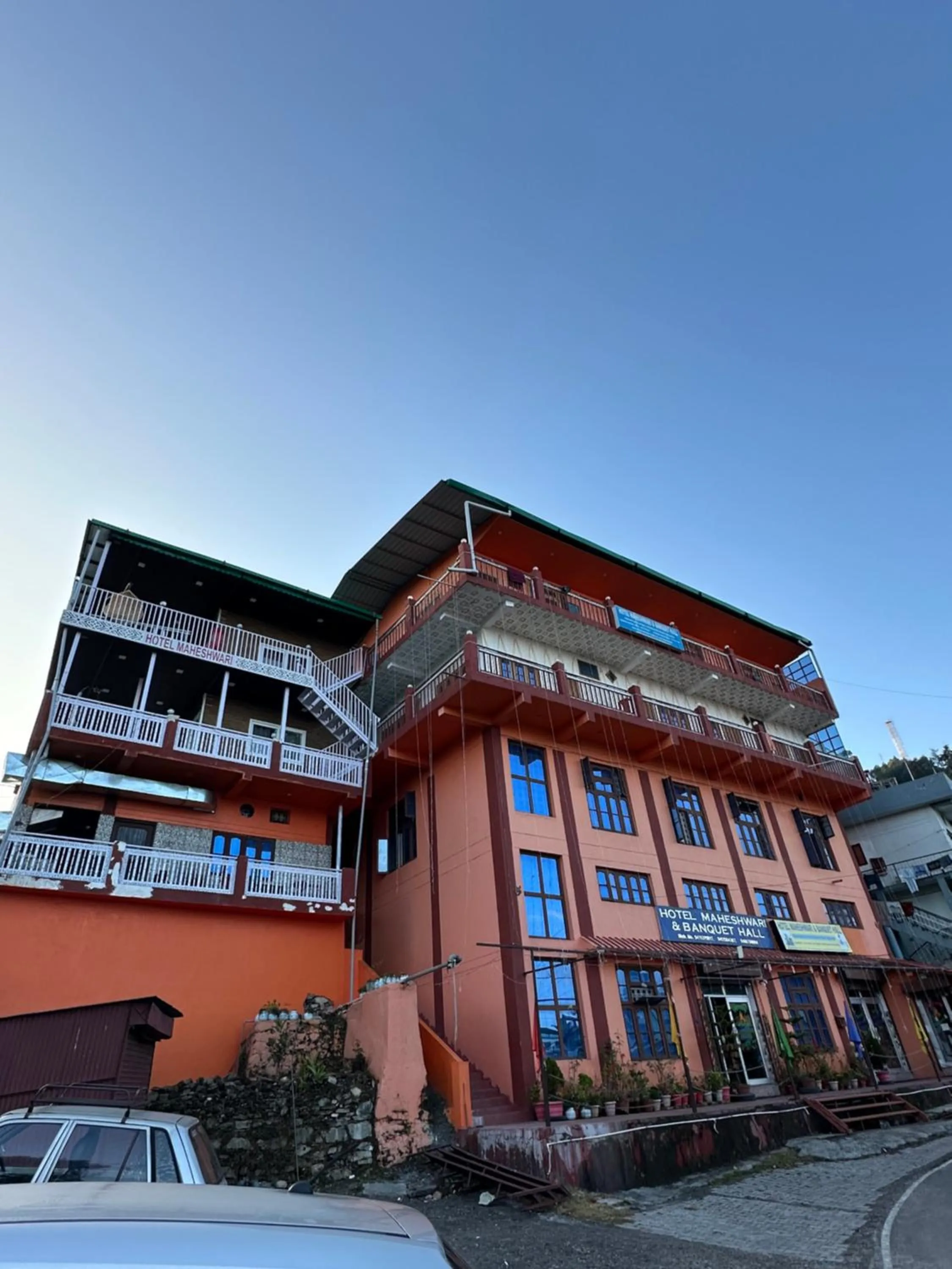 Hotel Maheshwari & Banquet Hall