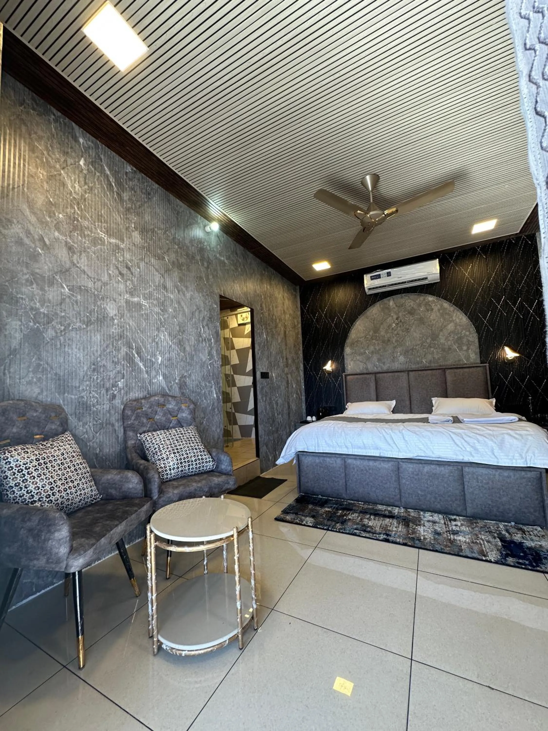 Hotel Maheshwari & Banquet Hall