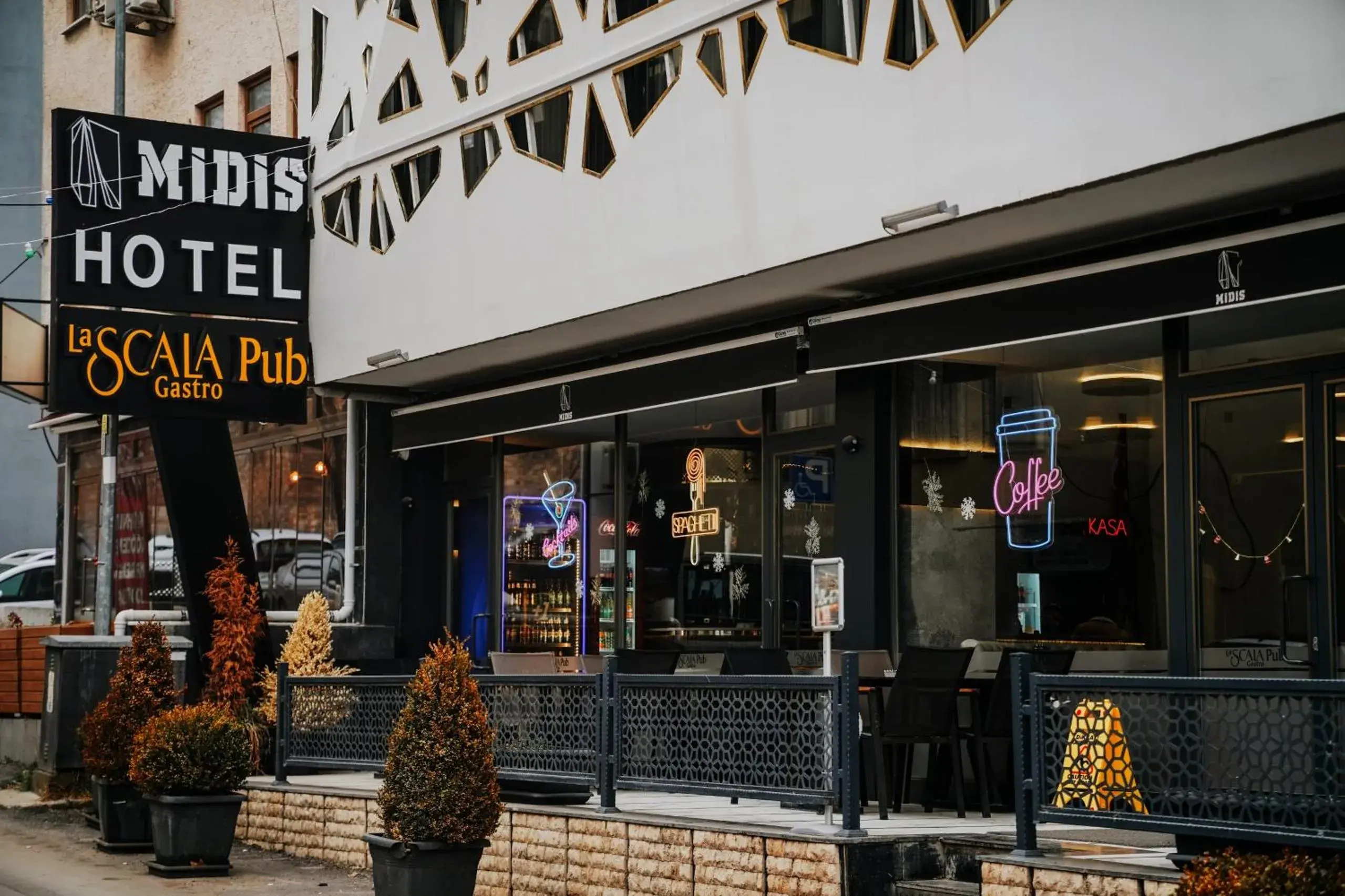 Property building in Midis Otel Property building in Midis Otel