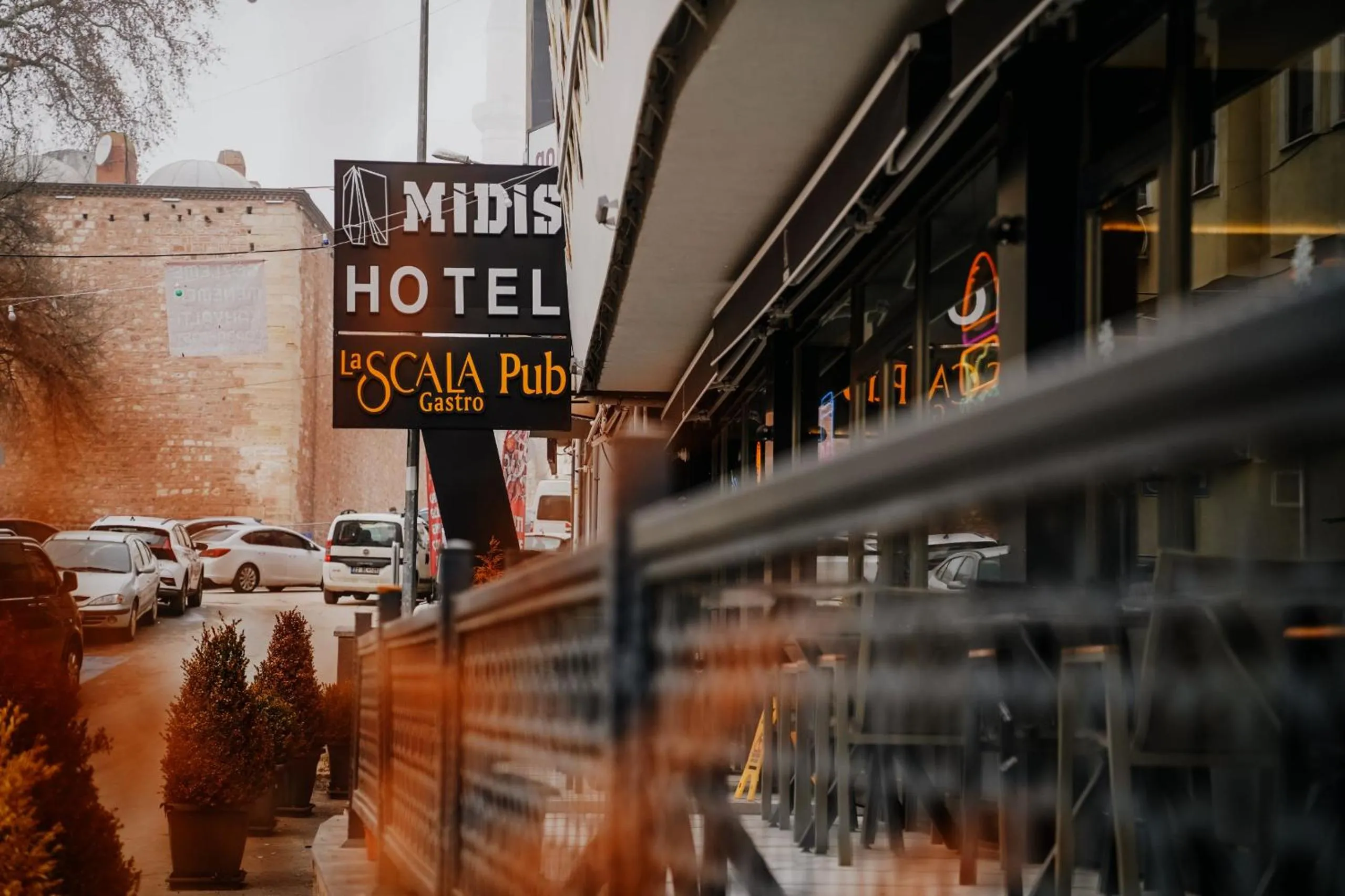 Restaurant/places to eat in Midis Otel