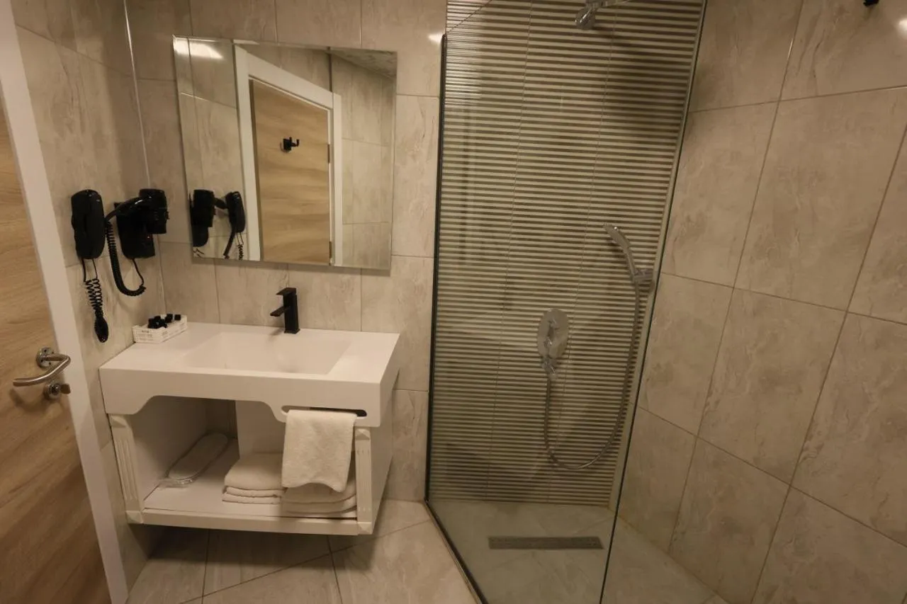 Bathroom in Midis Otel