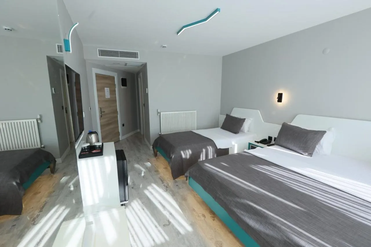 Photo of the whole room, Bed in Midis Otel