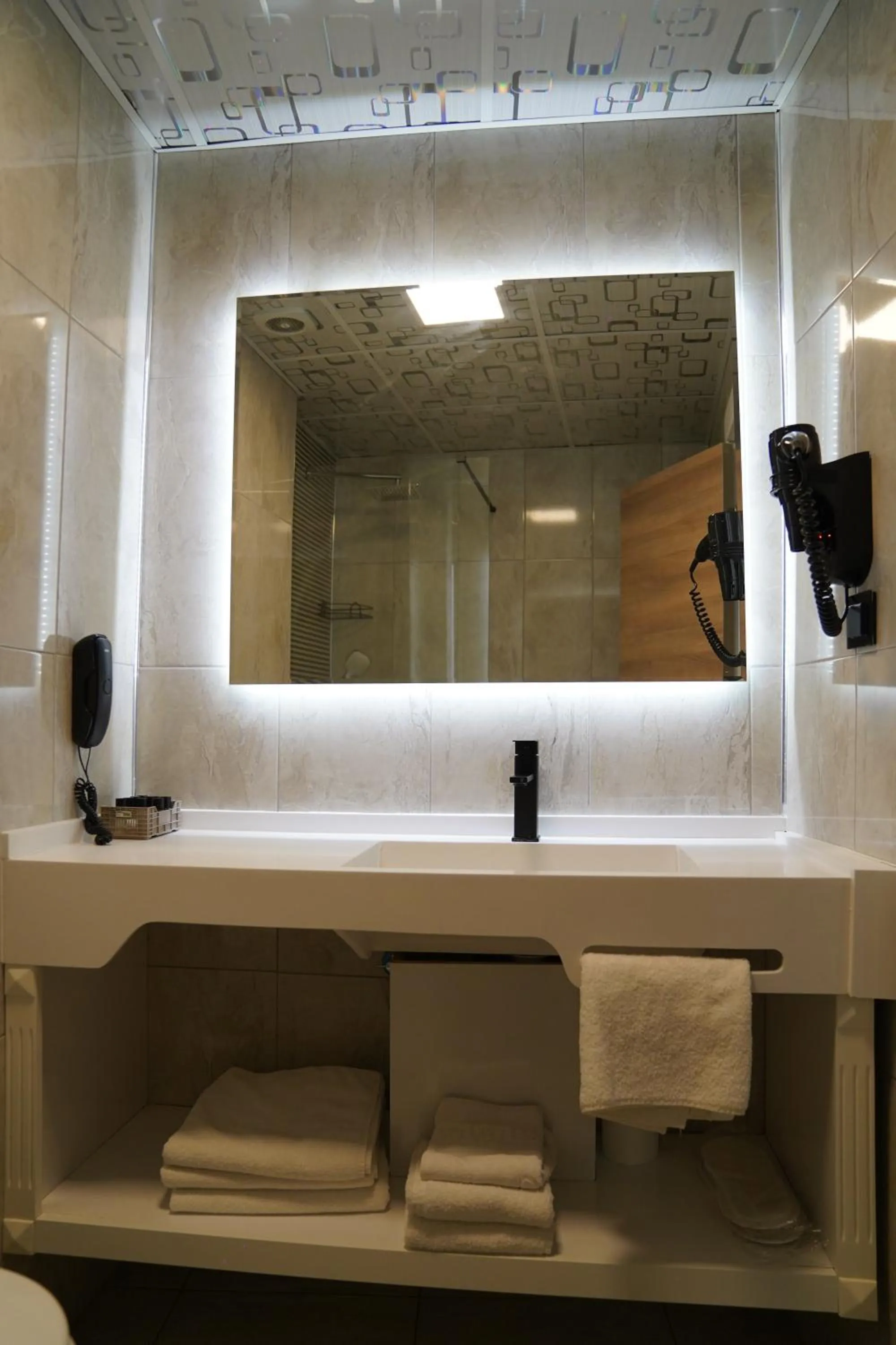 Bathroom in Midis Otel