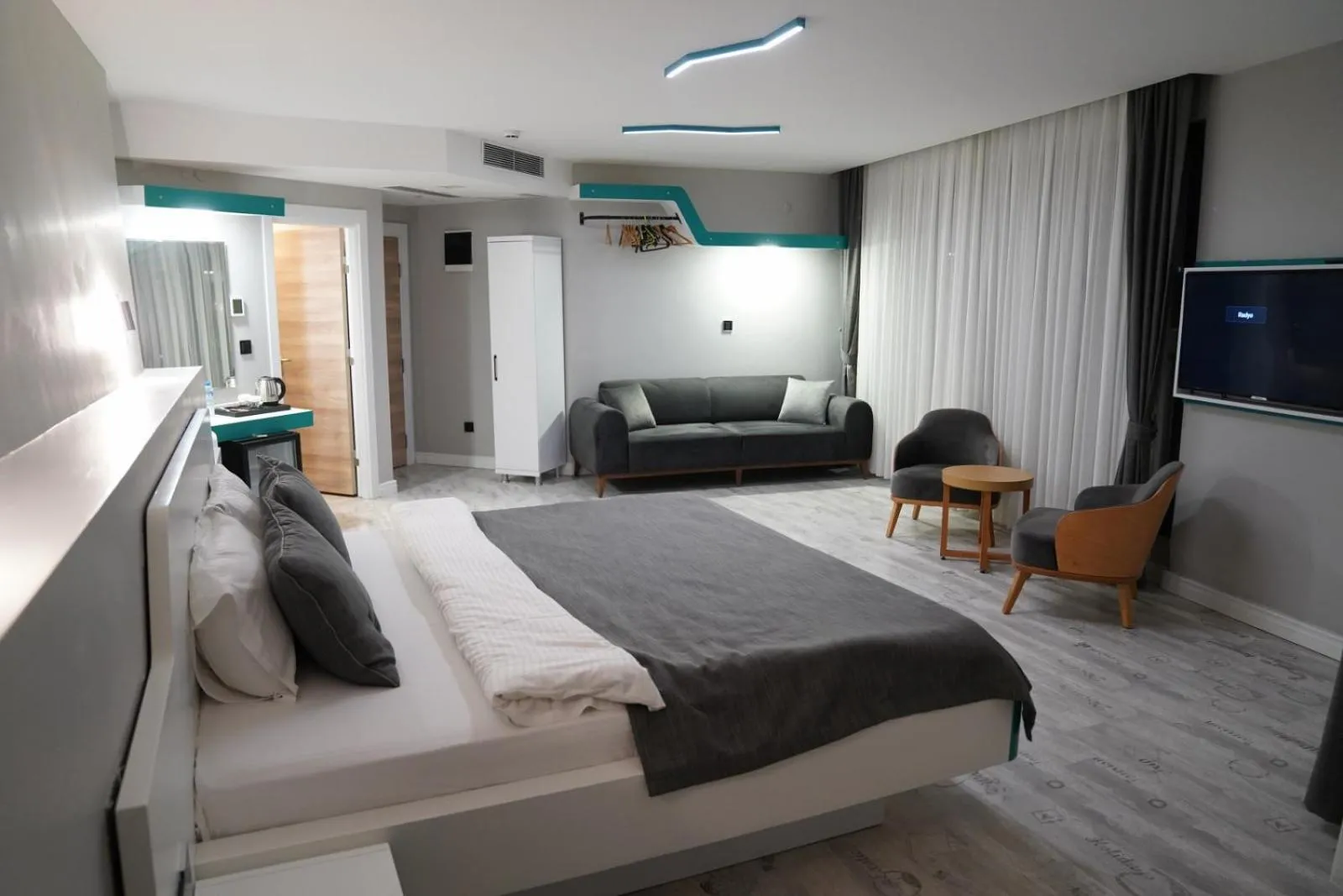 Photo of the whole room, Bed in Midis Otel