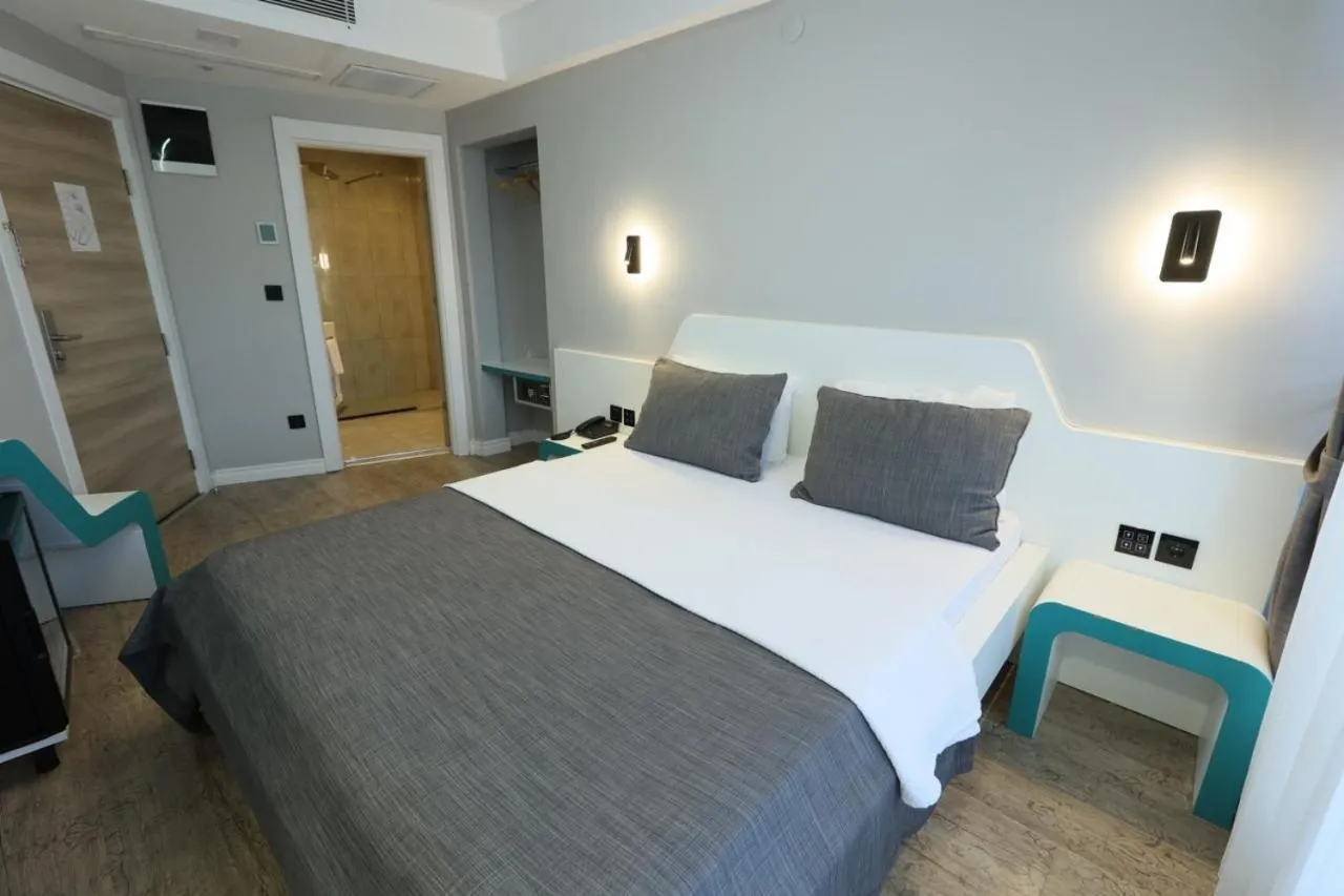 Photo of the whole room, Bed in Midis Otel