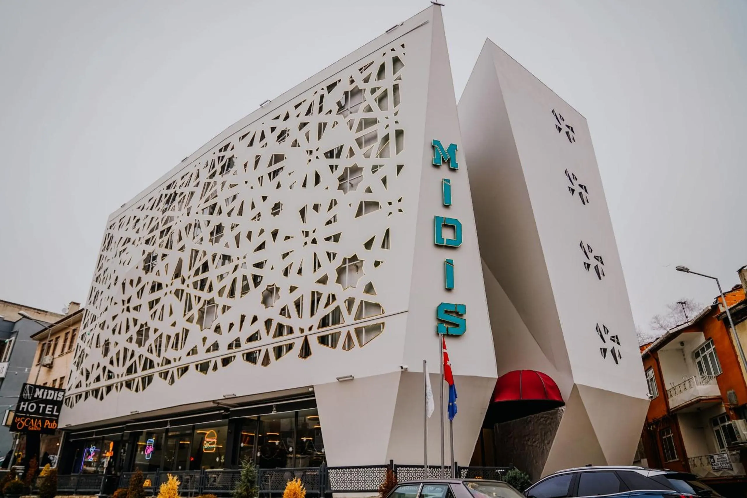 Facade/entrance in Midis Otel