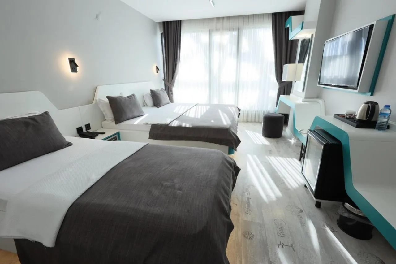 Photo of the whole room, Bed in Midis Otel