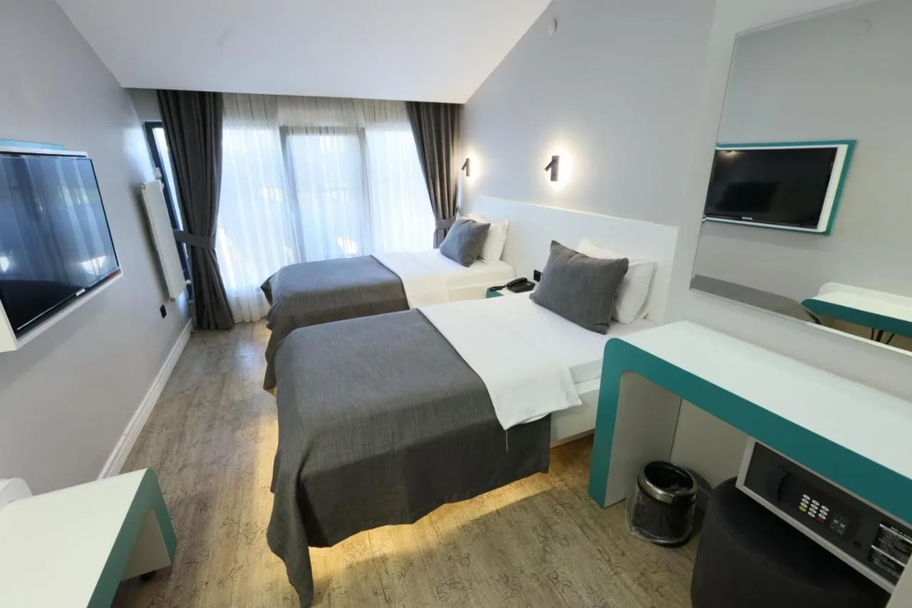 Photo of the whole room, Bed in Midis Otel